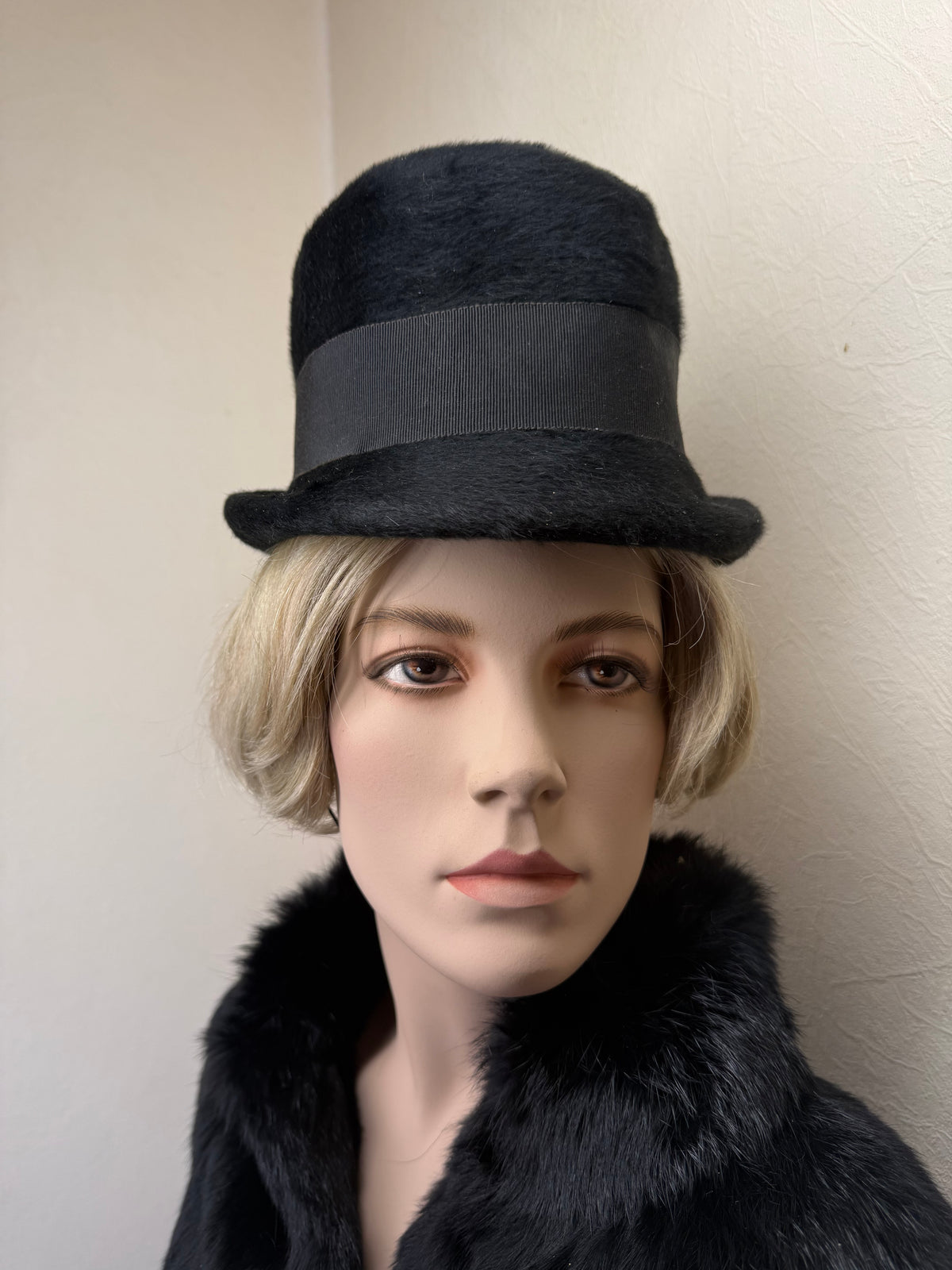 Vintage Damenhut Schwarz mit Ripsband – Eleganter Hut Mid Century