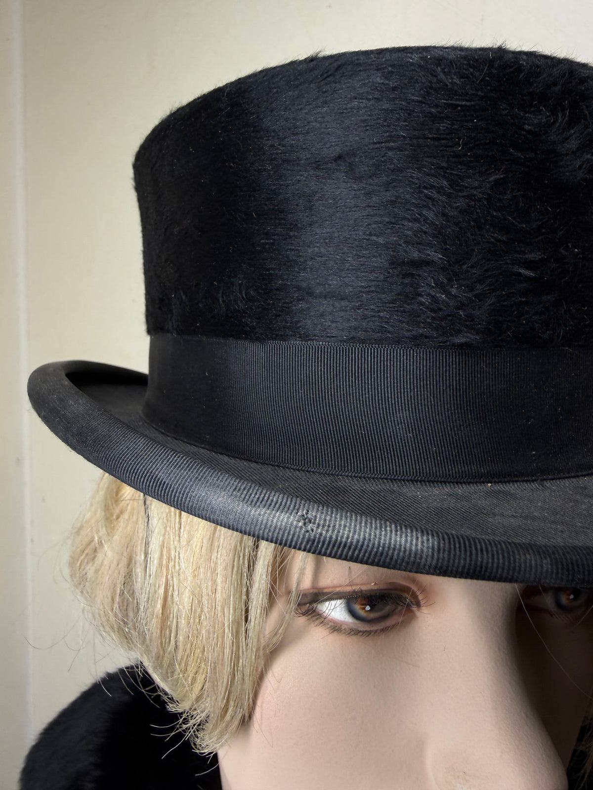 Antiker Seidenzylinder Gr. 58 Th. Beuvig Herren Top Hat mit original Hutkoffer