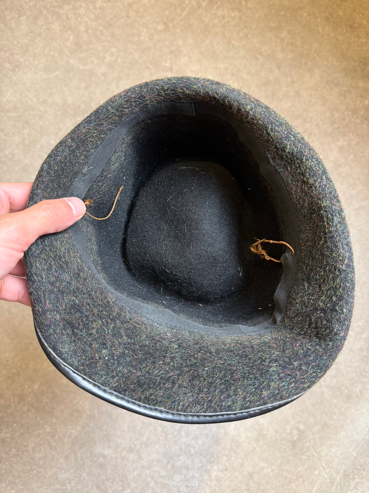 Vintage Damenhut Schwarz mit Lederband – Eleganter Retro Hut