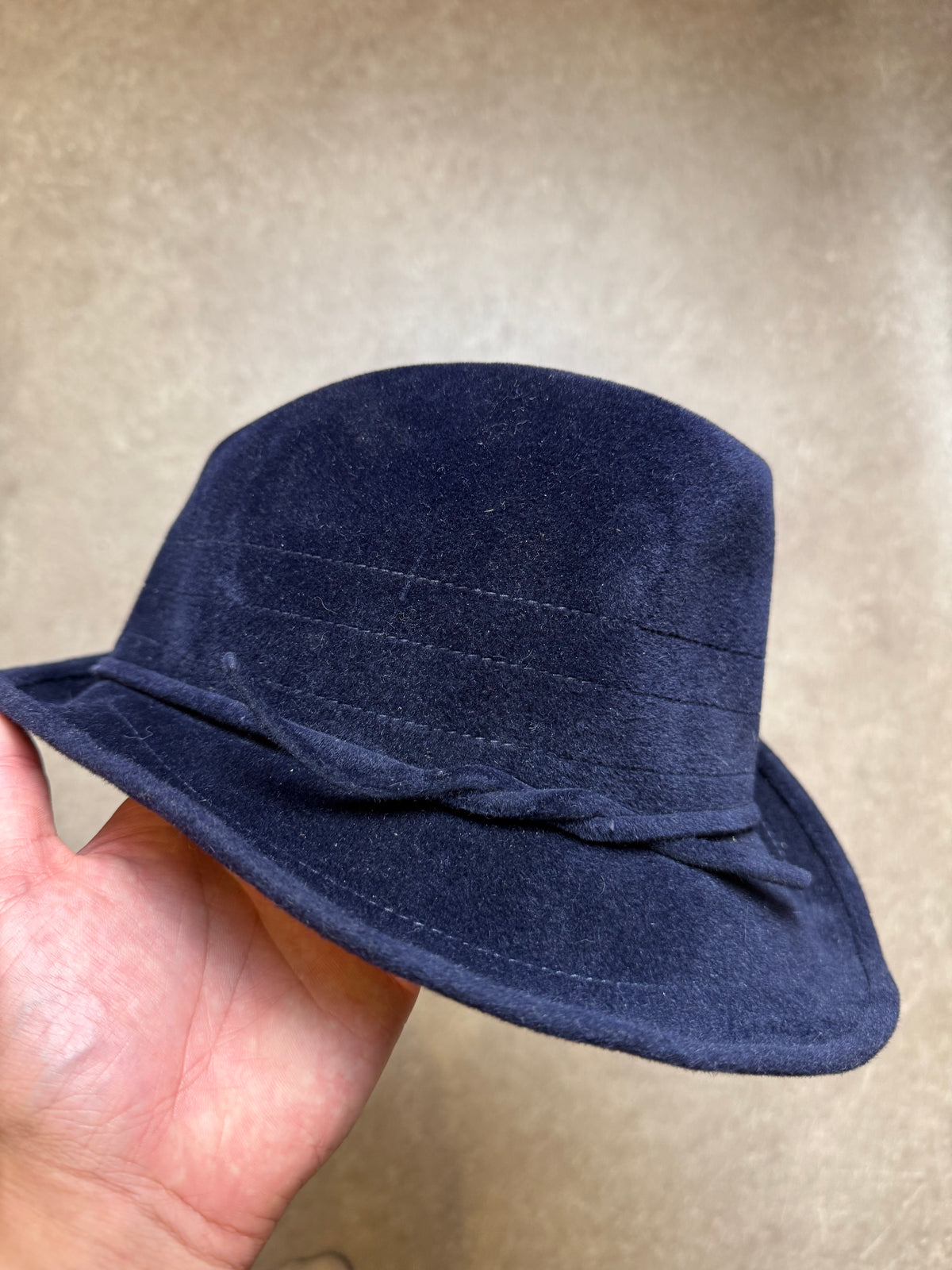 Vintage Filzhut Dunkelblau – Klassischer Navy Hut Retro
