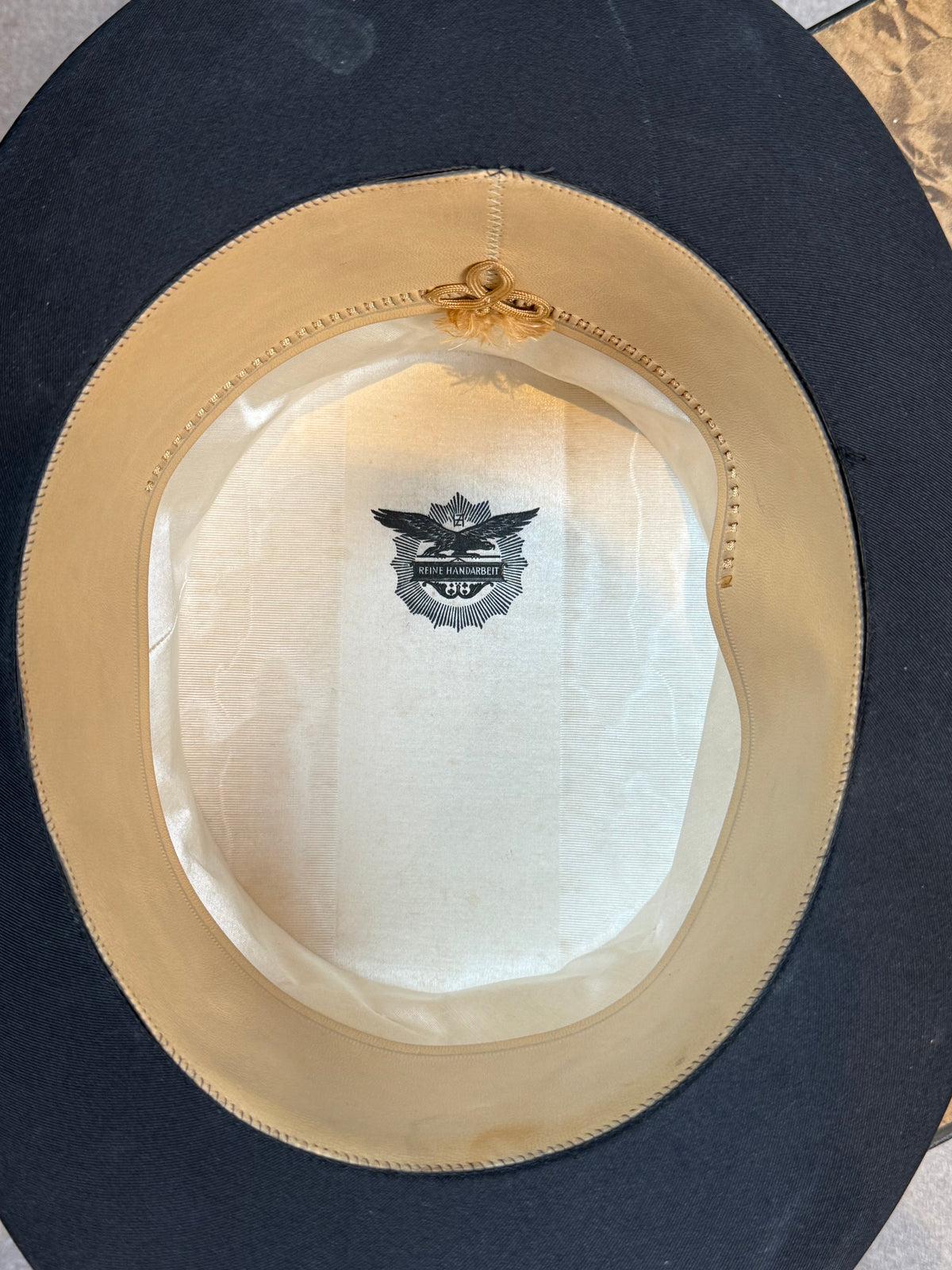 Antiker Seidenzylinder Reine Handarbeit Herren Top Hat mit Original Hutschachtel