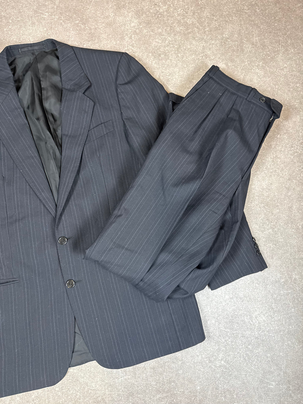 Vintage Herren Anzug Nadelstreifen Schwarz 2-teilig Sakko & Hose – klassisch elegant