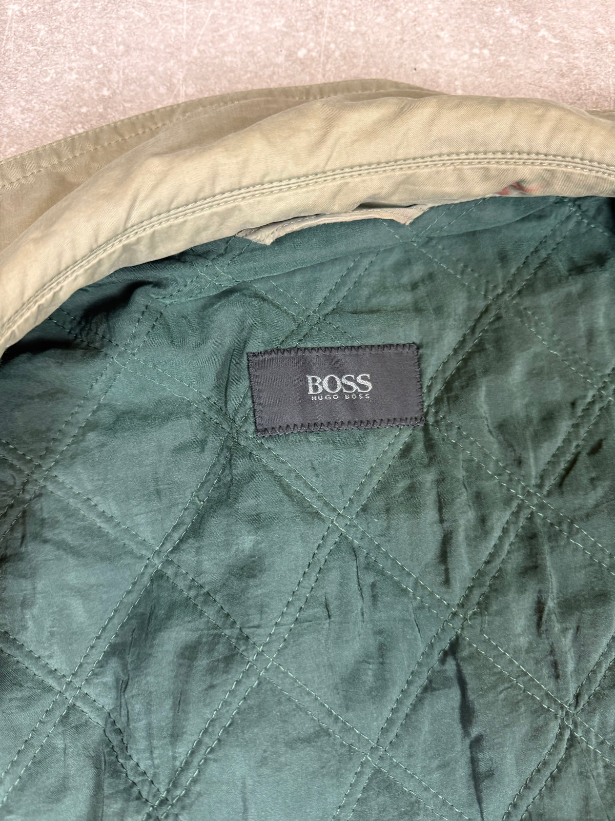 Vintage Hugo Boss Trenchcoat Herren Beige – Gefütterter Regenmantel Doppelreiher