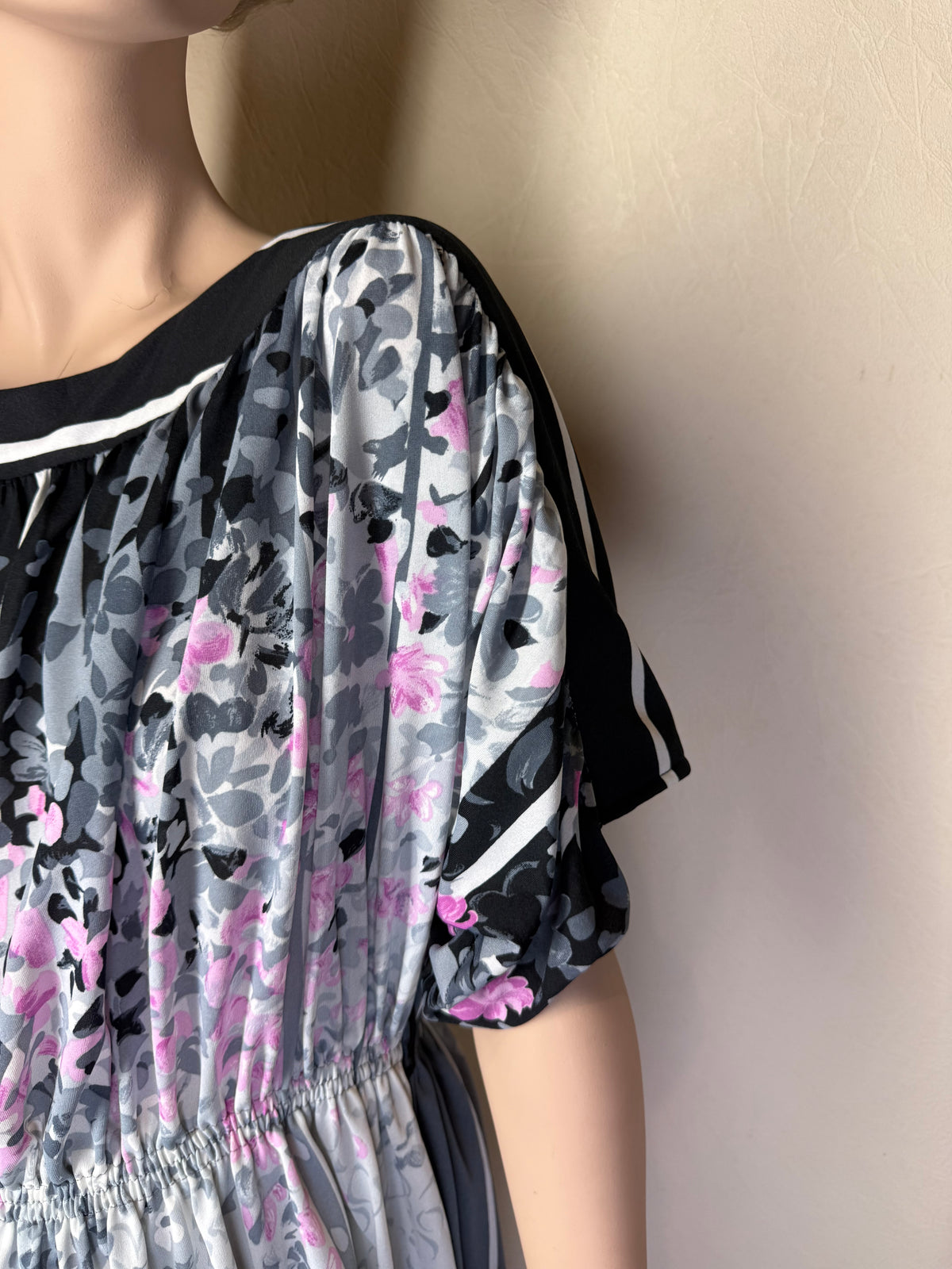 Vintage 80er Maxikleid Damen – Schwarz Grau Rosa Blumen & Streifen