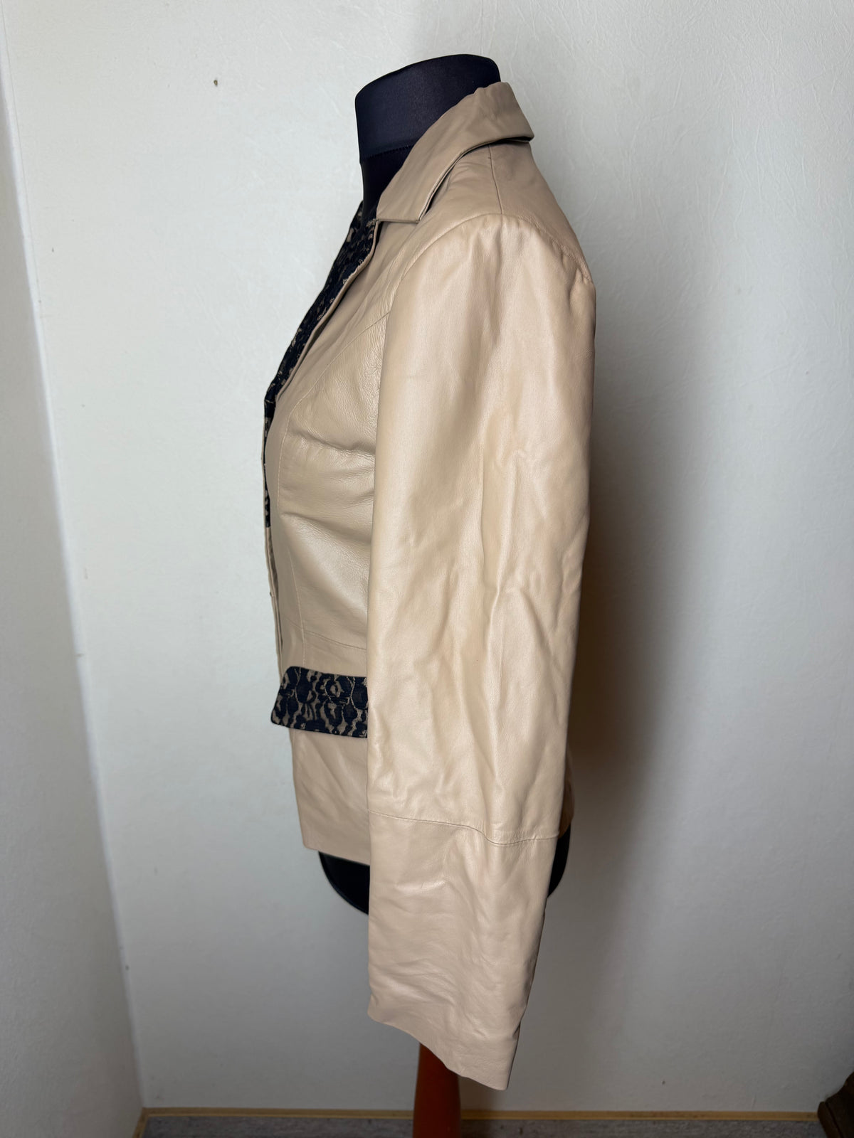 Sarah Kern Lederjacke Beige Spitze Damen Echtleder Blazer 90er Y2K Gr. 36