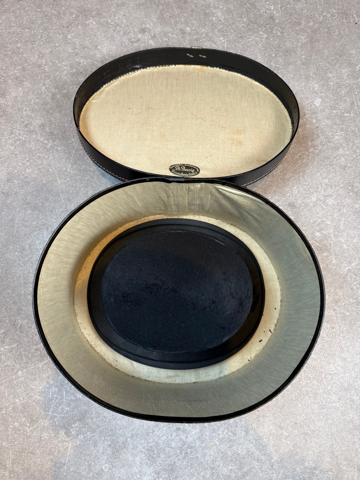 Antiker Seidenzylinder Gr. 58 Th. Beuvig Herren Top Hat mit original Hutkoffer