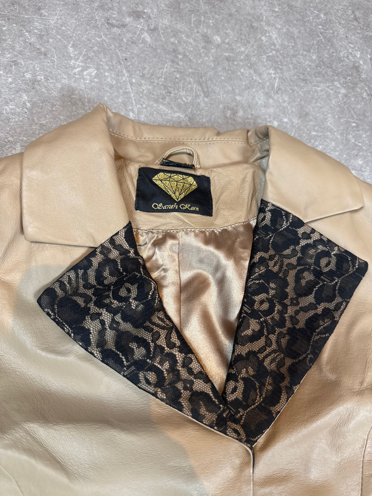 Sarah Kern Lederjacke Beige Spitze Damen Echtleder Blazer 90er Y2K Gr. 36