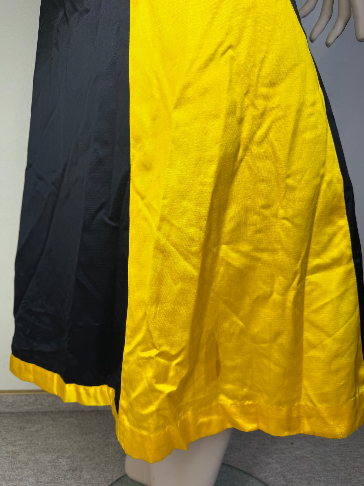 Vintage Maxikleid Damen – Gelb Schwarz Grün mit Puffärmeln & Schleife