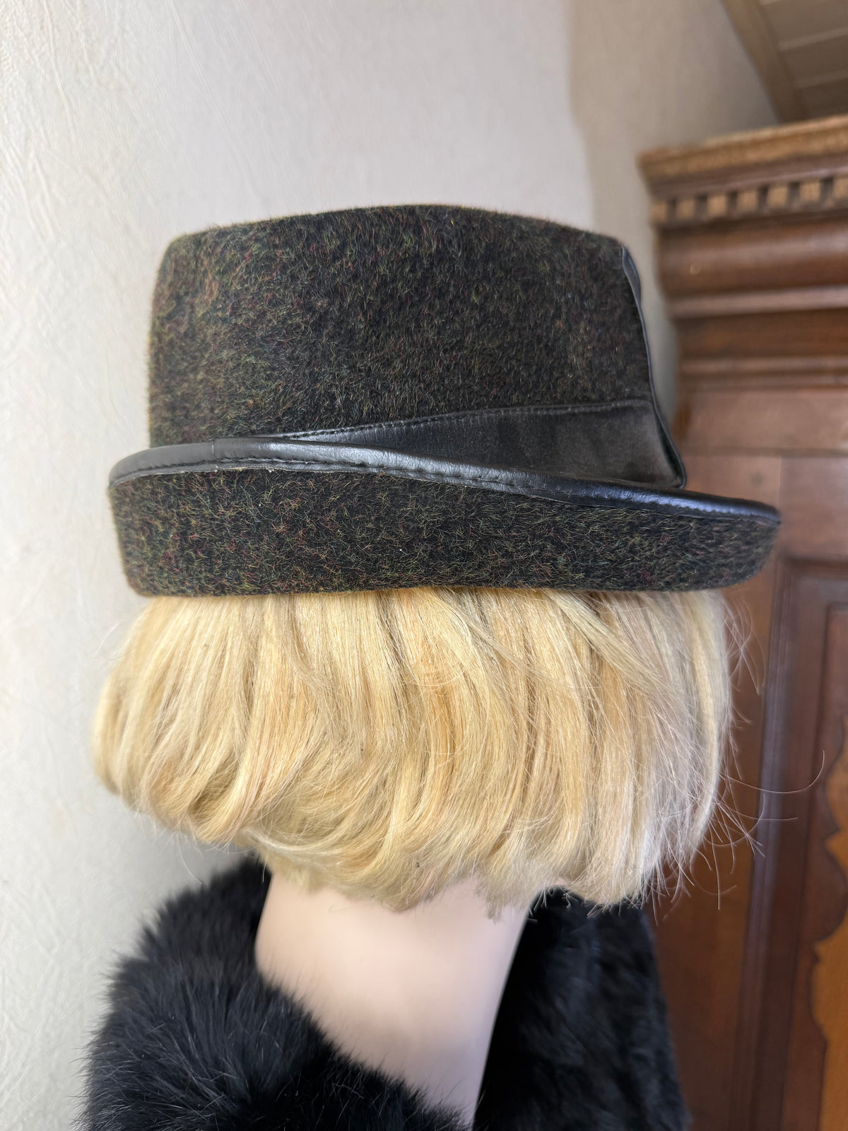 Vintage Damenhut Schwarz mit Lederband – Eleganter Retro Hut