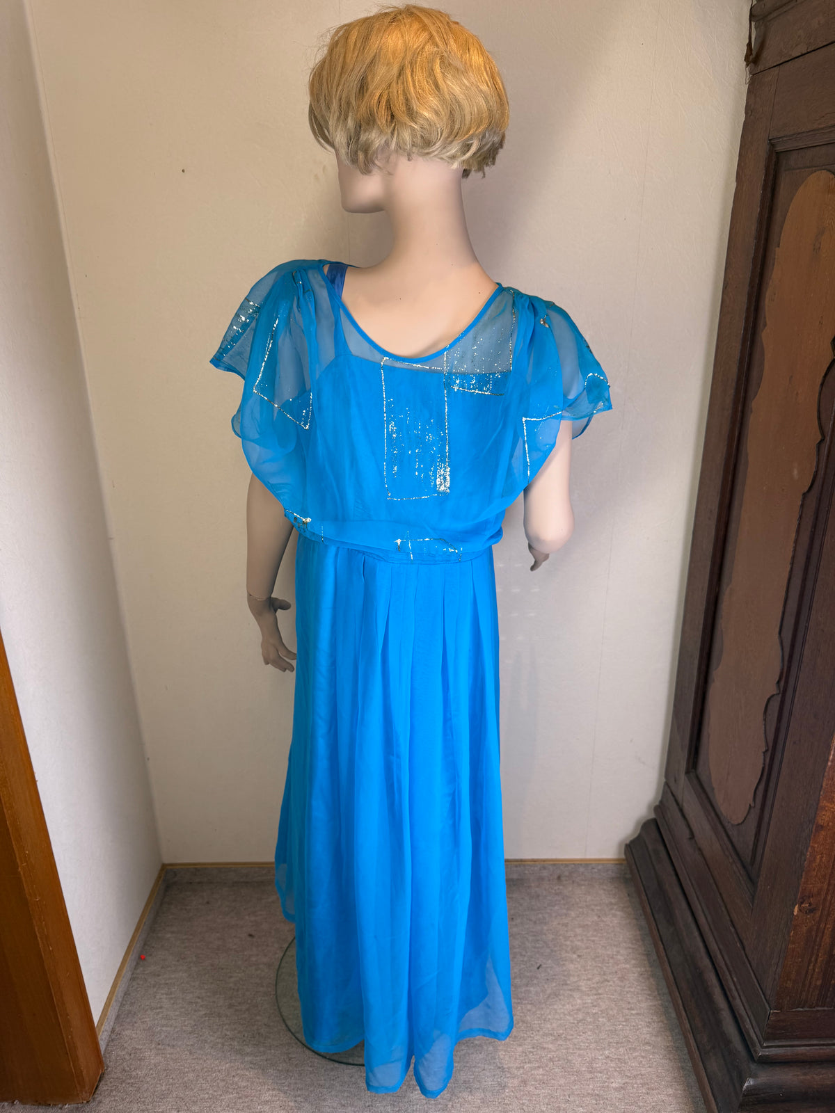 Vintage Abendkleid Blau Hellblau - Maxikleid mit Chiffon Cape & Golddekor