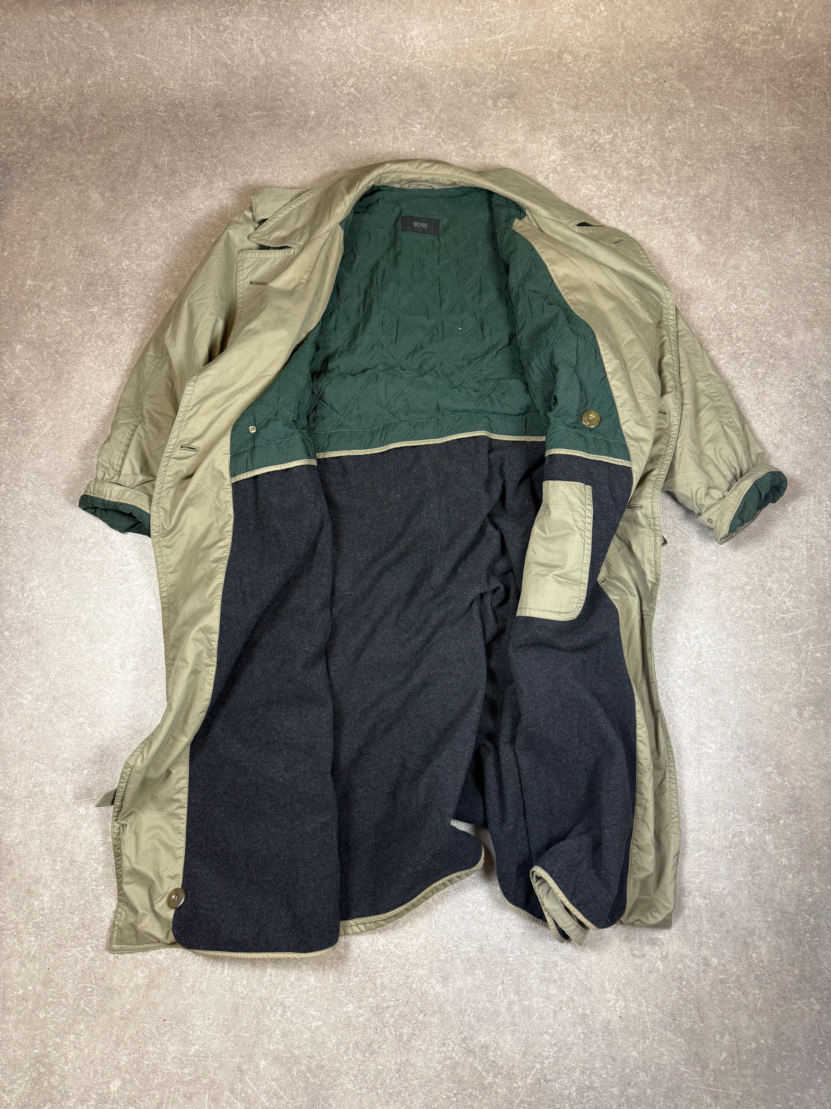 Vintage Hugo Boss Trenchcoat Herren Beige – Gefütterter Regenmantel Doppelreiher