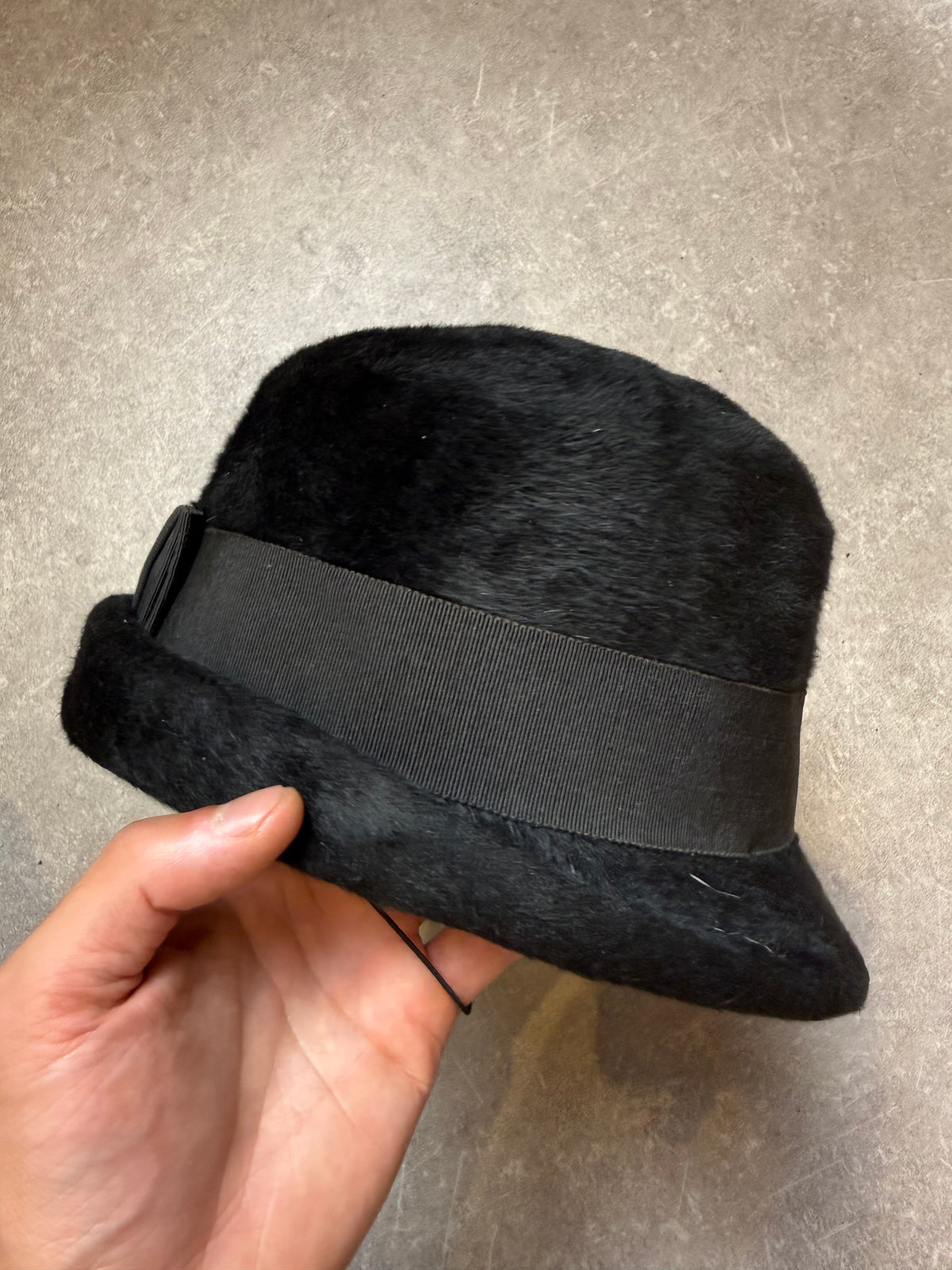 Vintage Damenhut Schwarz mit Ripsband – Eleganter Hut Mid Century