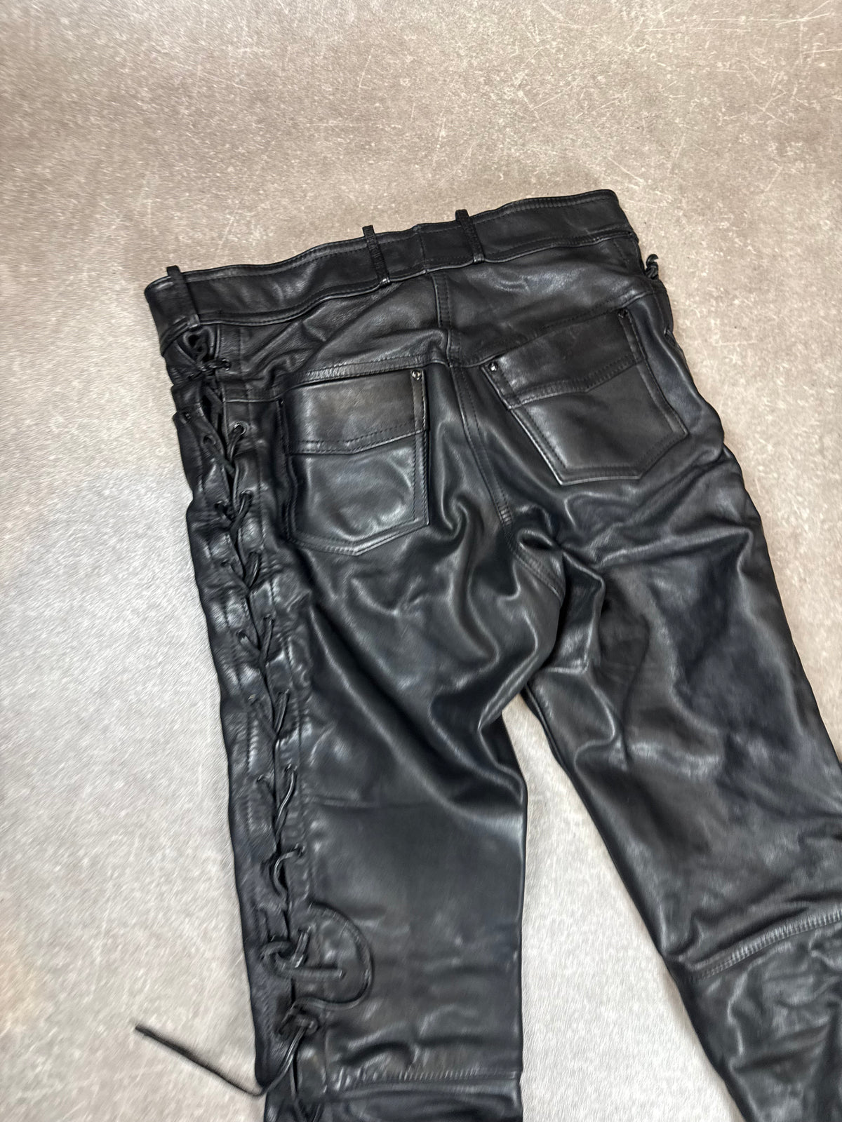 Vintage Lederhose Schwarz Gr. 42 – Echtleder Biker Schnürhose