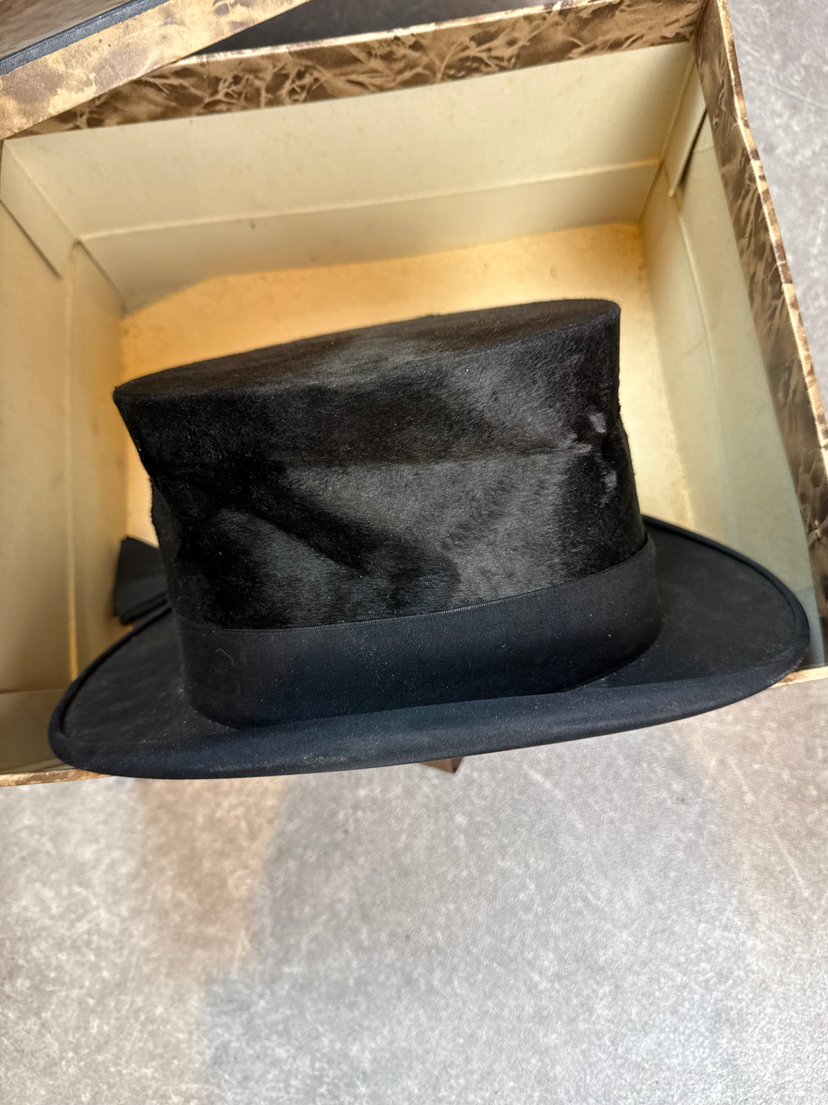 Antiker Seidenzylinder Reine Handarbeit Herren Top Hat mit Original Hutschachtel