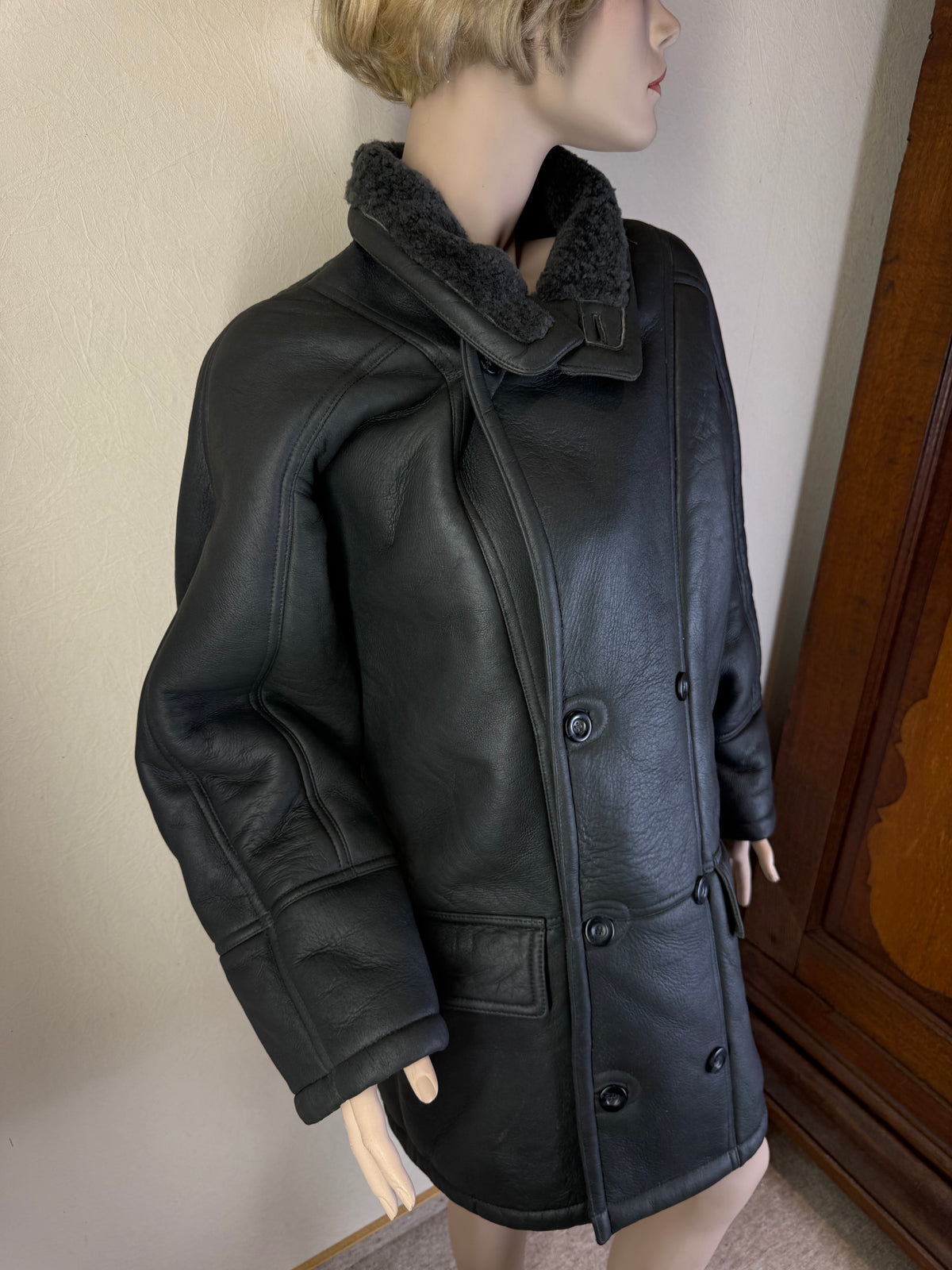 Vintage Herren Lammfellmantel Schwarz – R&A Echtleder Shearling