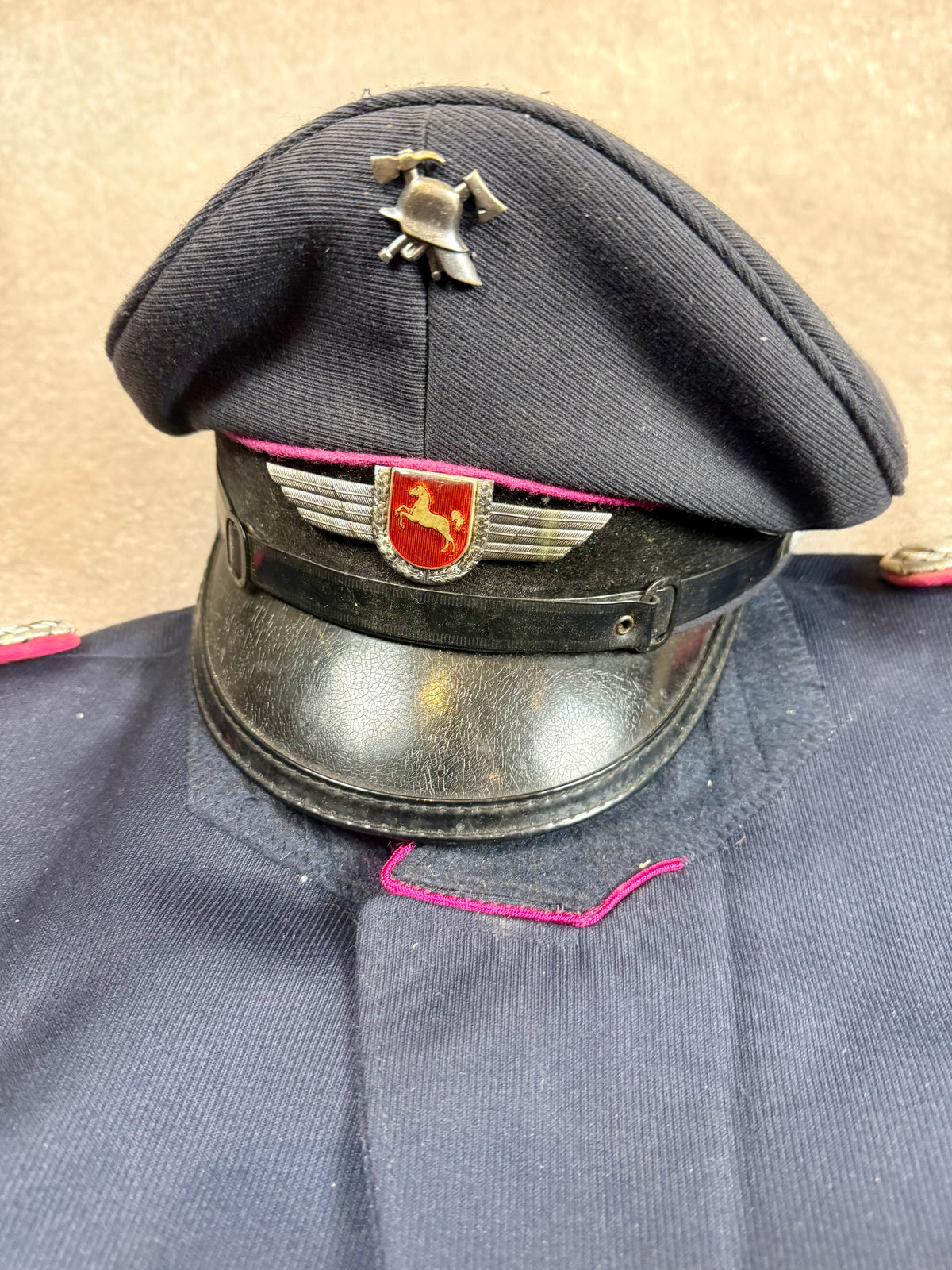 Vintage Feuerwehr Uniform Niedersachsen Herren Dienstjacke mit Schirmmütze & Abzeichen