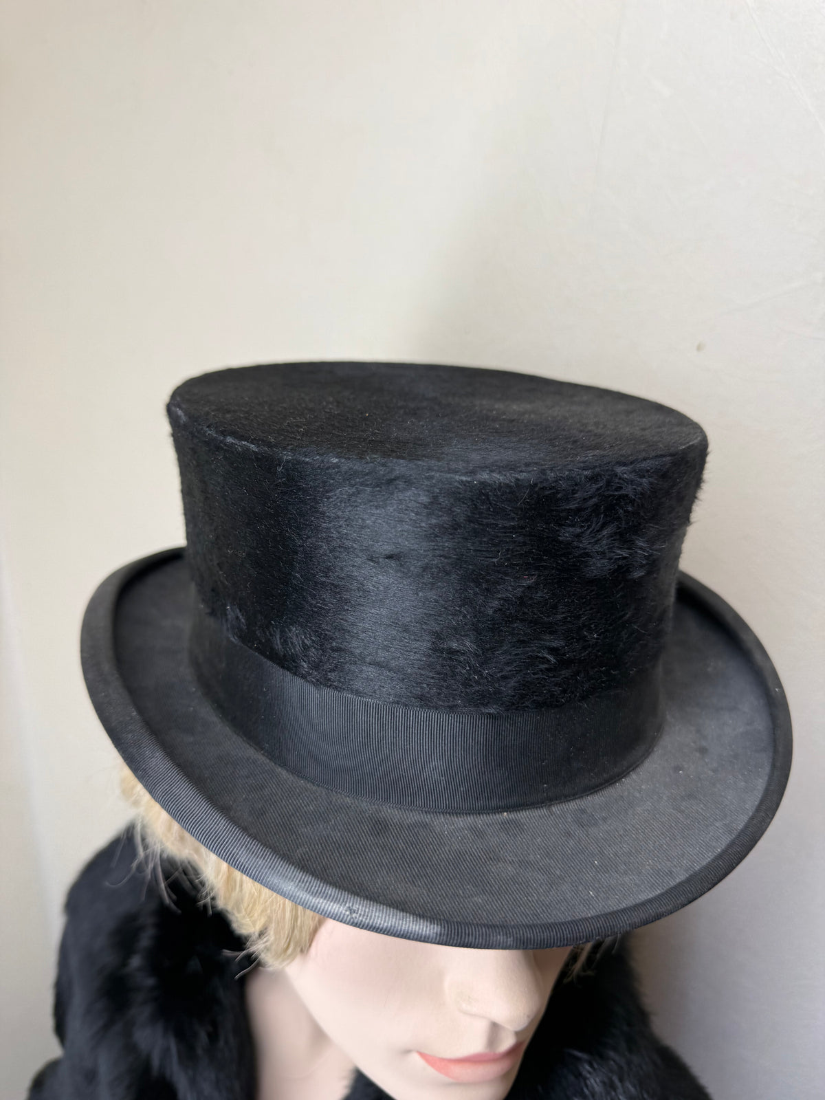 Antiker Seidenzylinder Gr. 58 Th. Beuvig Herren Top Hat mit original Hutkoffer