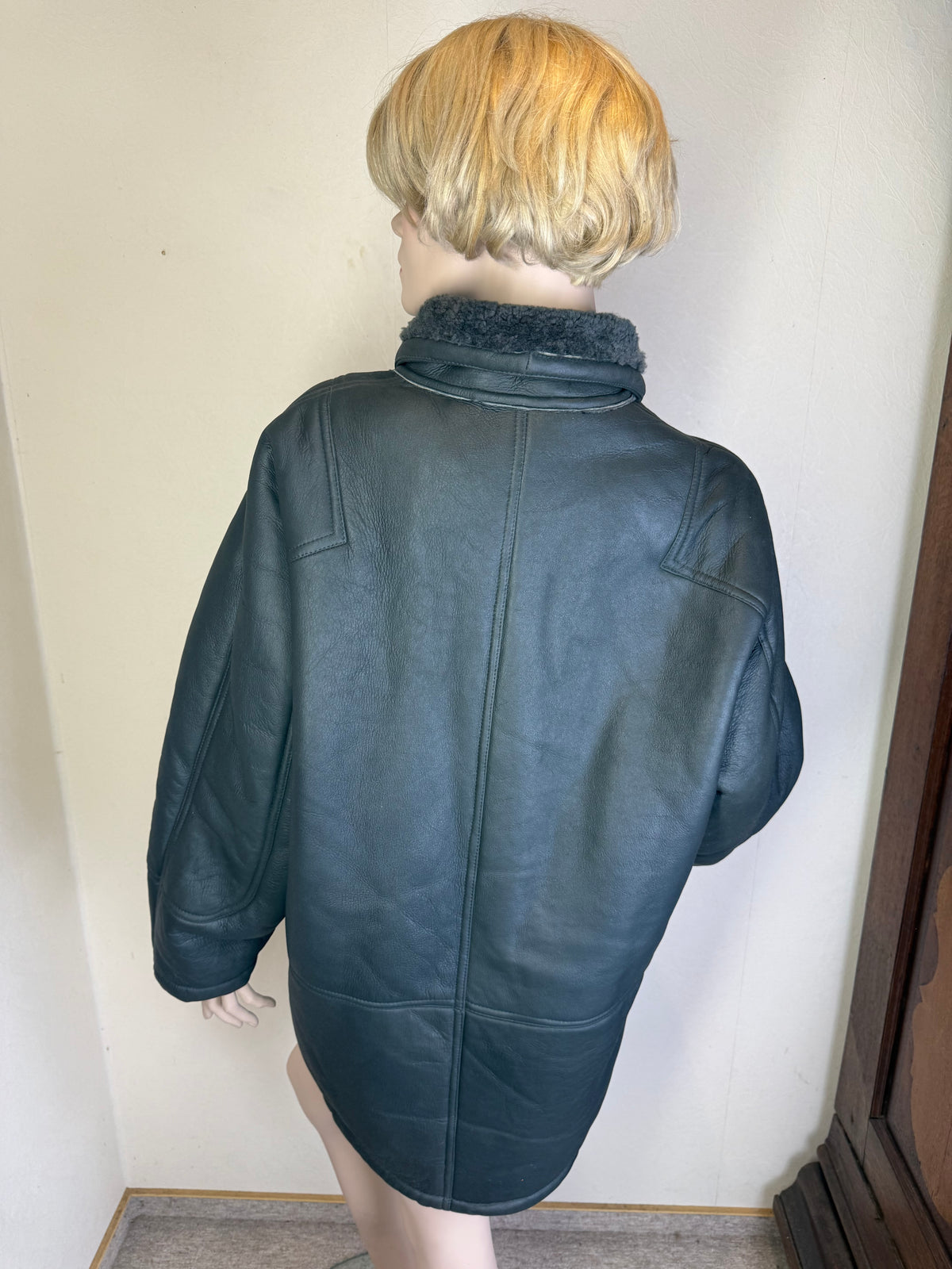 Vintage Herren Lammfellmantel Schwarz – R&A Echtleder Shearling