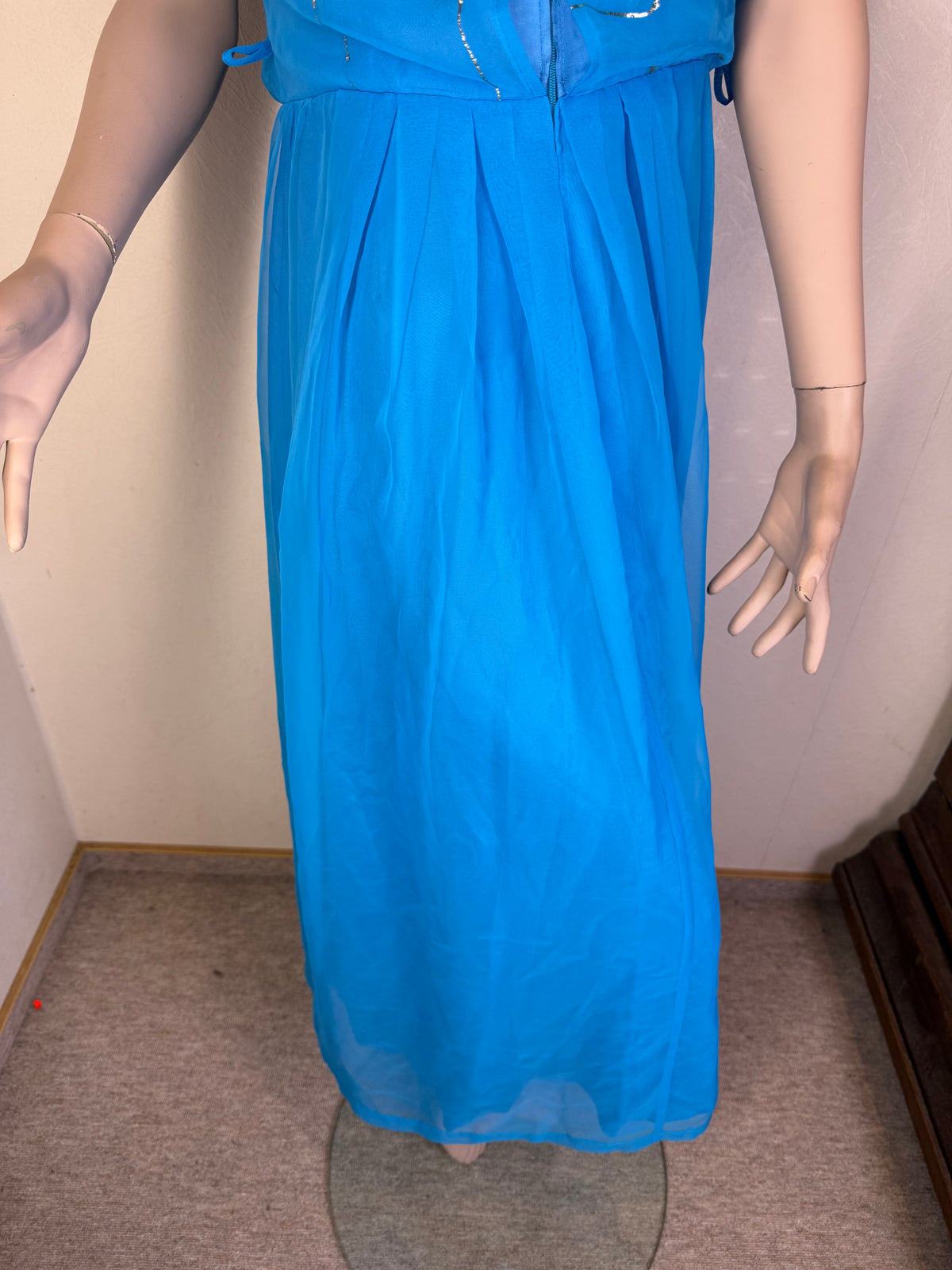 Vintage Abendkleid Blau Hellblau - Maxikleid mit Chiffon Cape & Golddekor