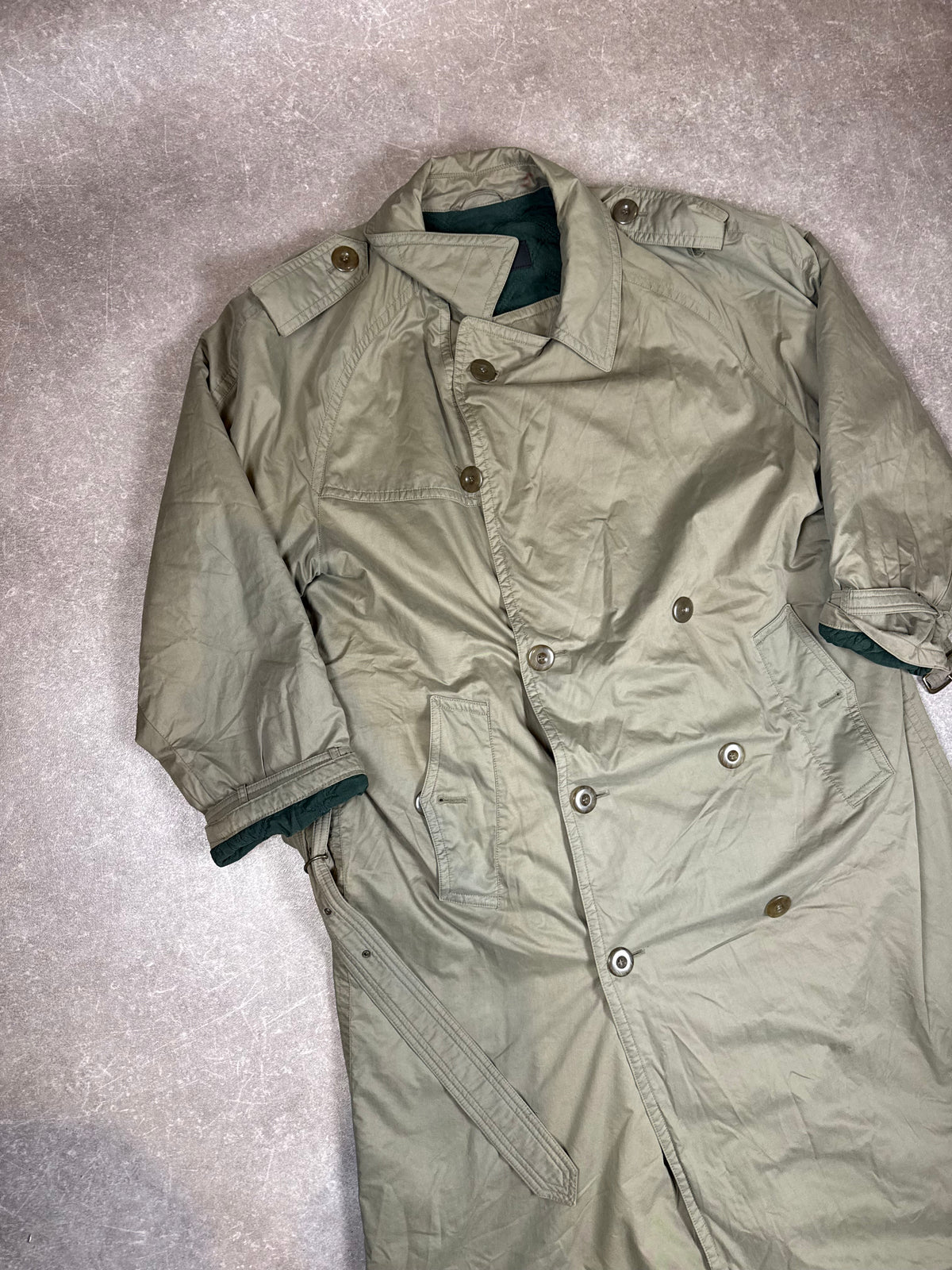 Vintage Hugo Boss Trenchcoat Herren Beige – Gefütterter Regenmantel Doppelreiher