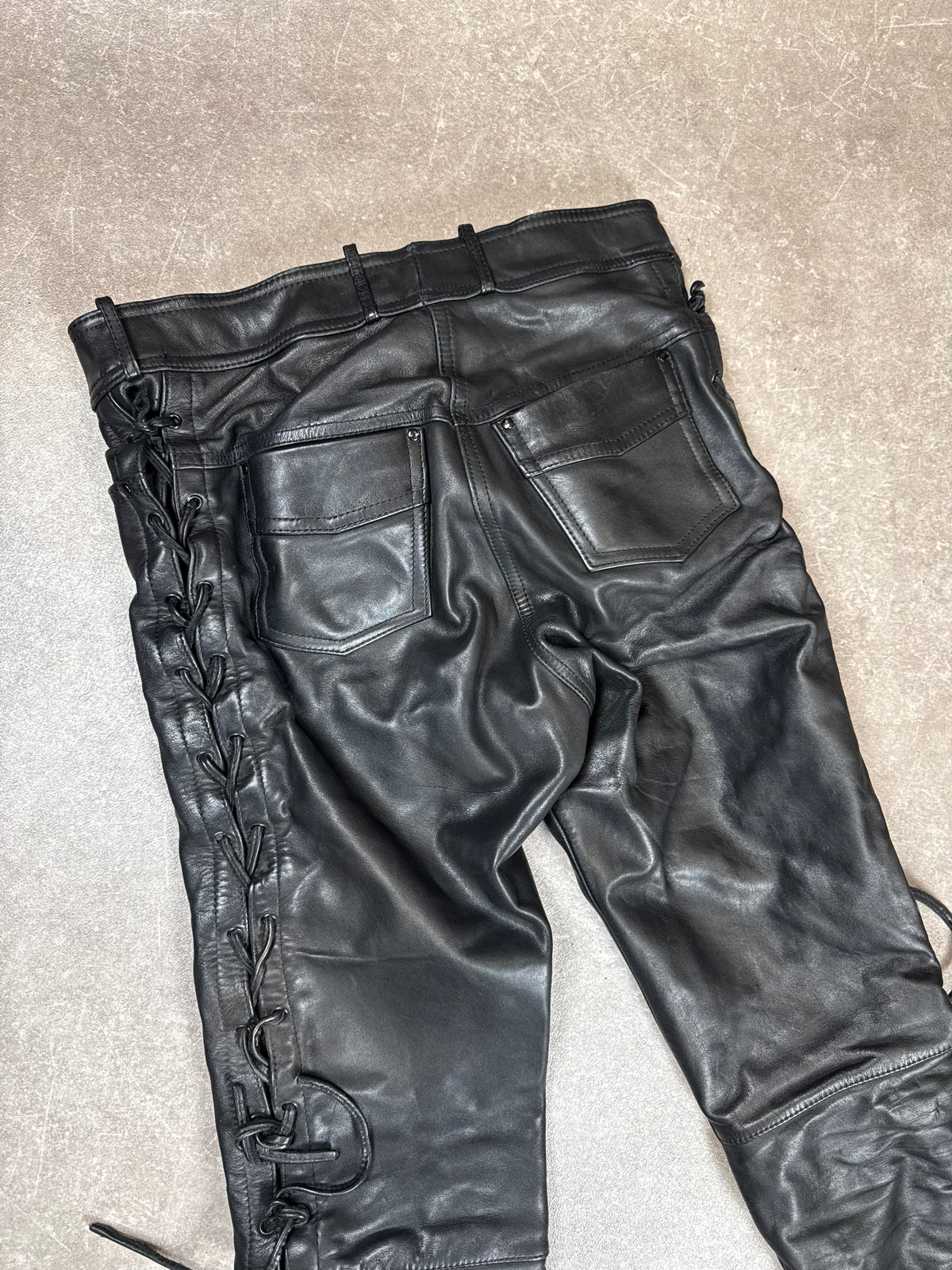 Vintage Lederhose Schwarz Gr. 42 – Echtleder Biker Schnürhose