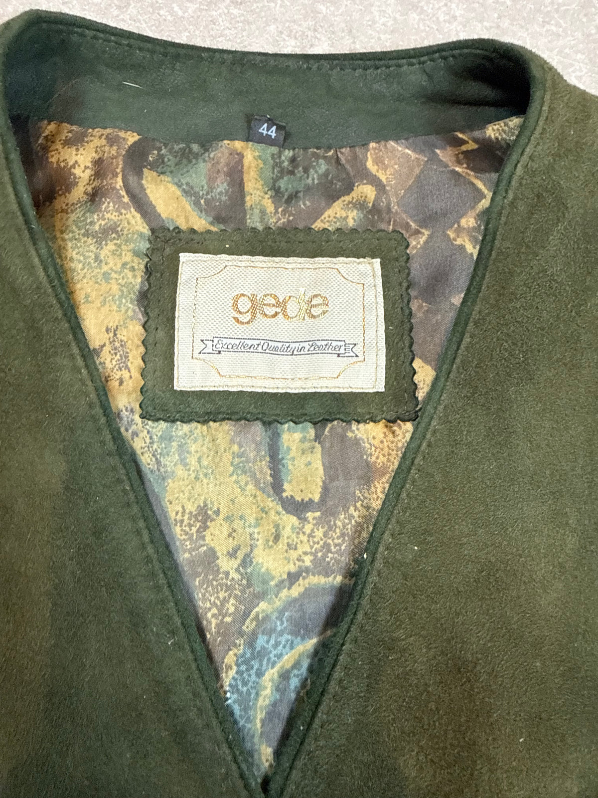 Vintage Lederweste Gede Gr. 44 Grün Veloursleder Trachtenstil