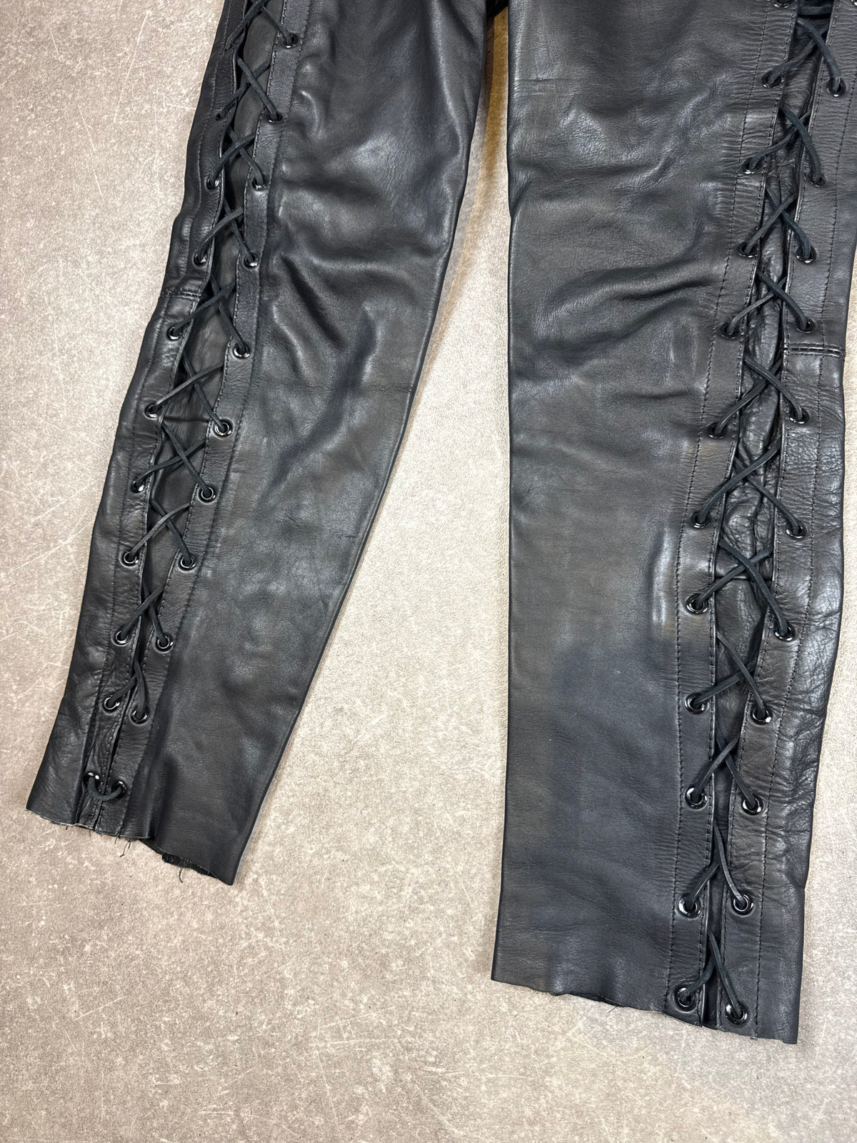 Vintage Genuine Leather Lederhose Schwarz Gr. 40 – Biker Hose mit seitlicher Schnürung