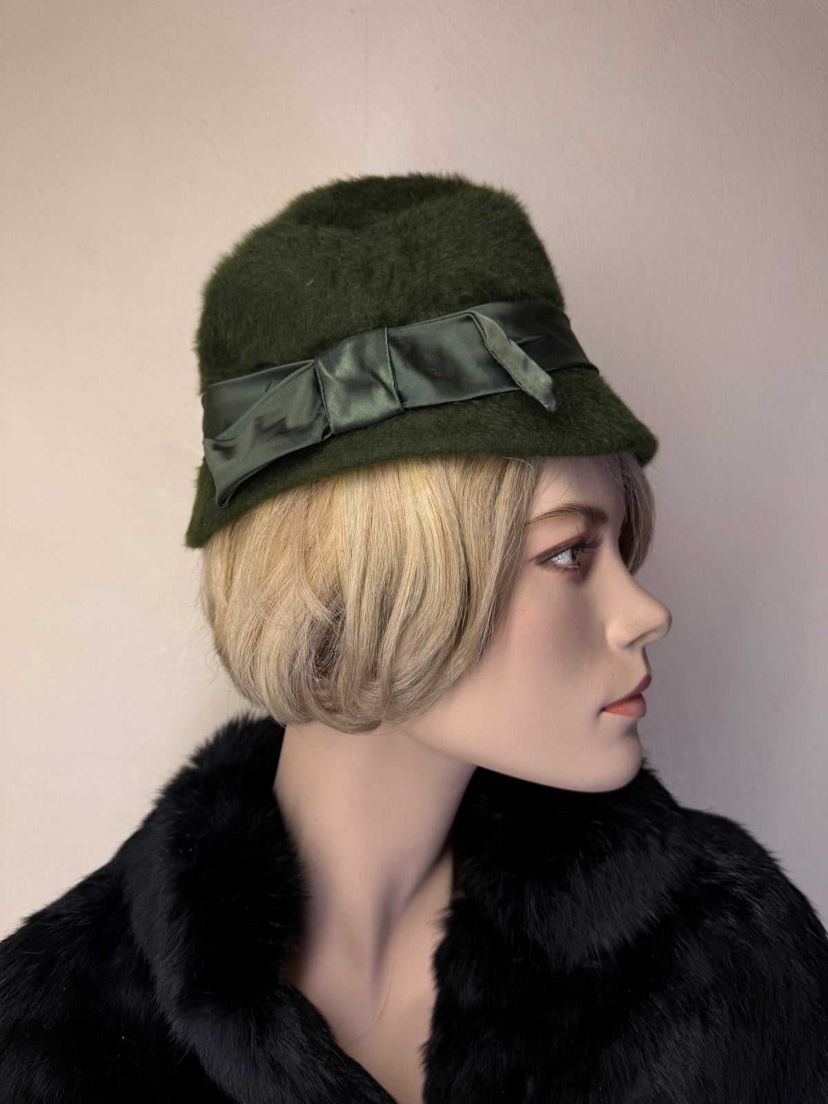 Vintage Damenhut Olivgrün – Haarfilz Hut mit Schleifenband Retro