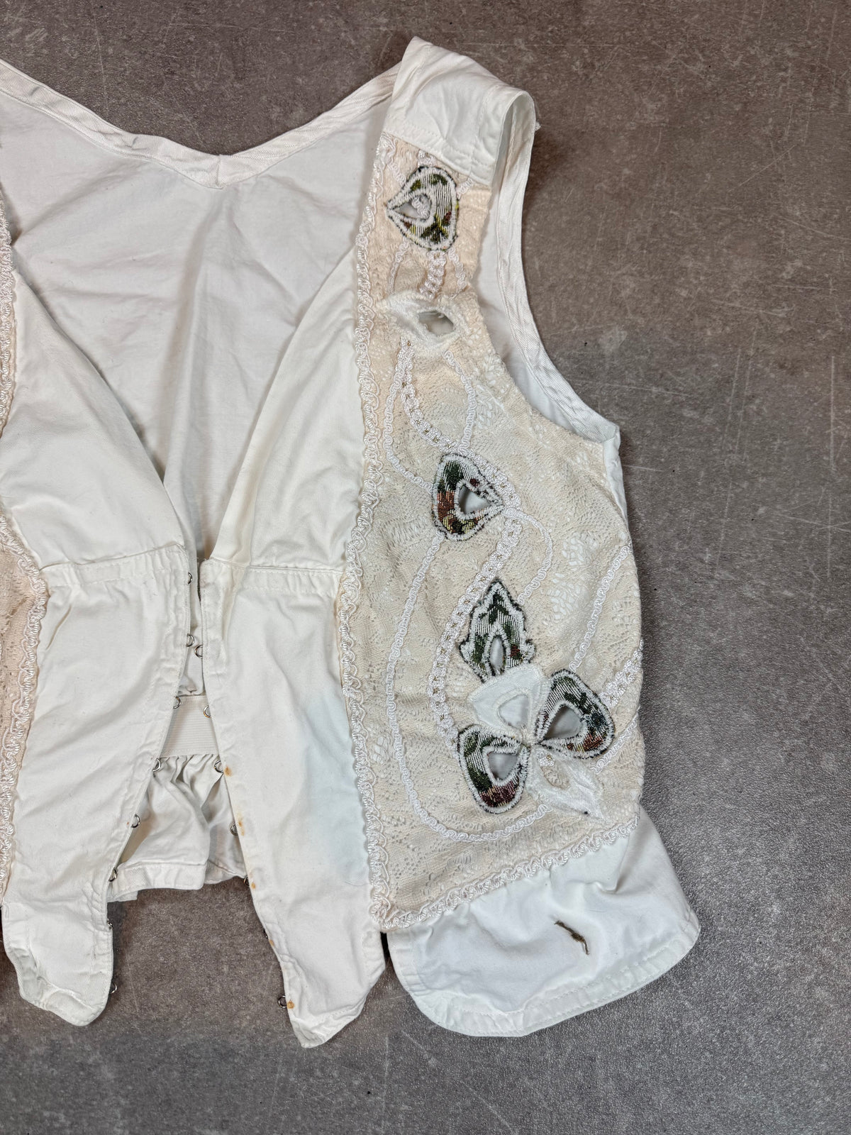 Vintage Leinen Weste Weiß mit Spitze & Applikationen – Folk Boho