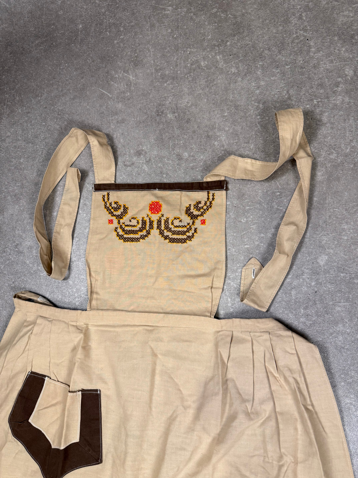 Vintage Damen Latzschürze Creme Braun Bestickt Retro Trägerschürze