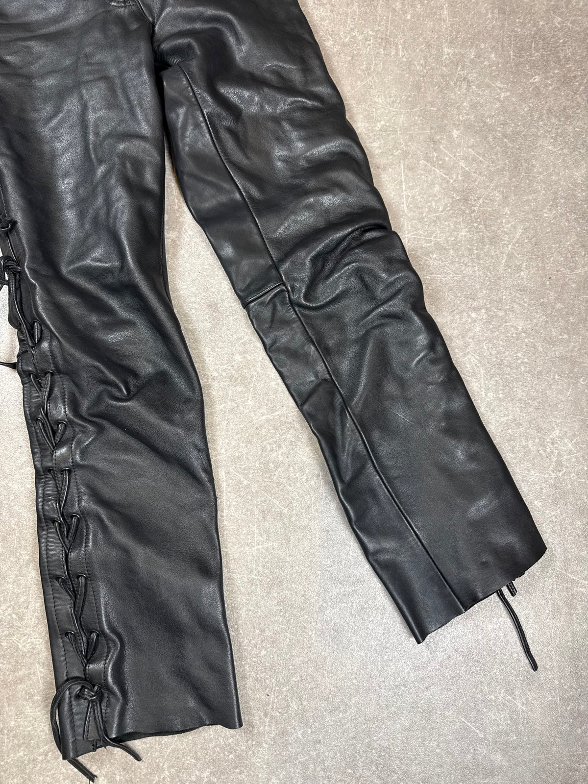 Vintage Lederhose Schwarz Gr. 42 – Echtleder Biker Schnürhose