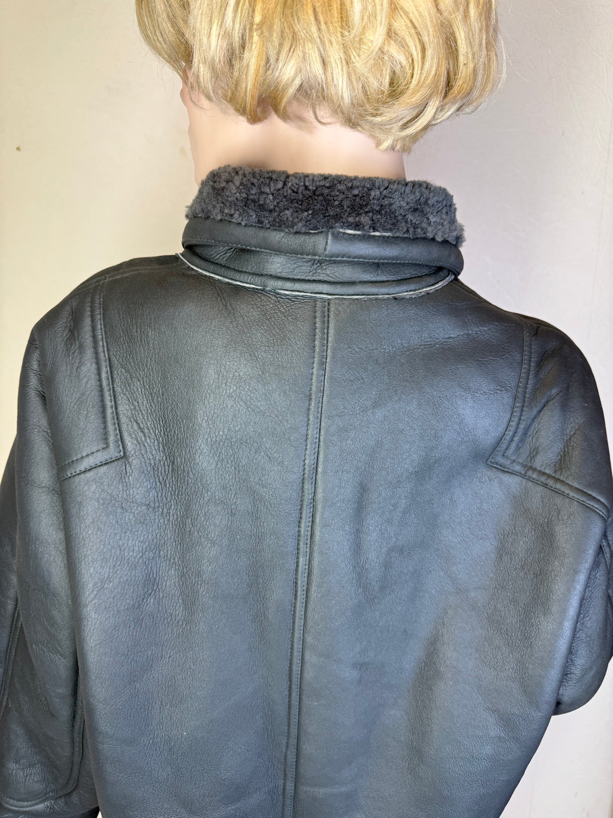 Vintage Herren Lammfellmantel Schwarz – R&A Echtleder Shearling