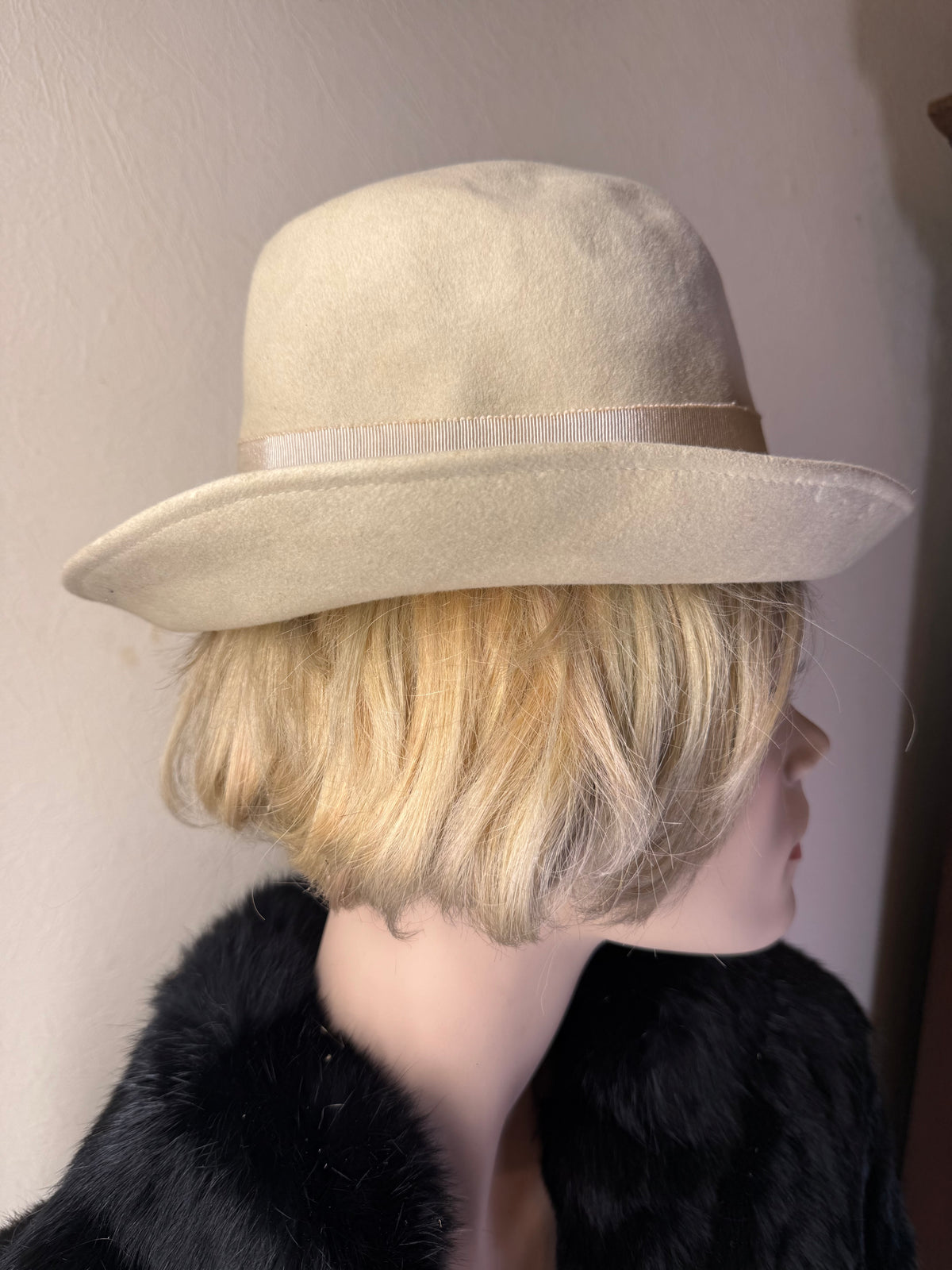 Vintage Filzhut Creme – Eleganter Fedora Hut mit Ripsband