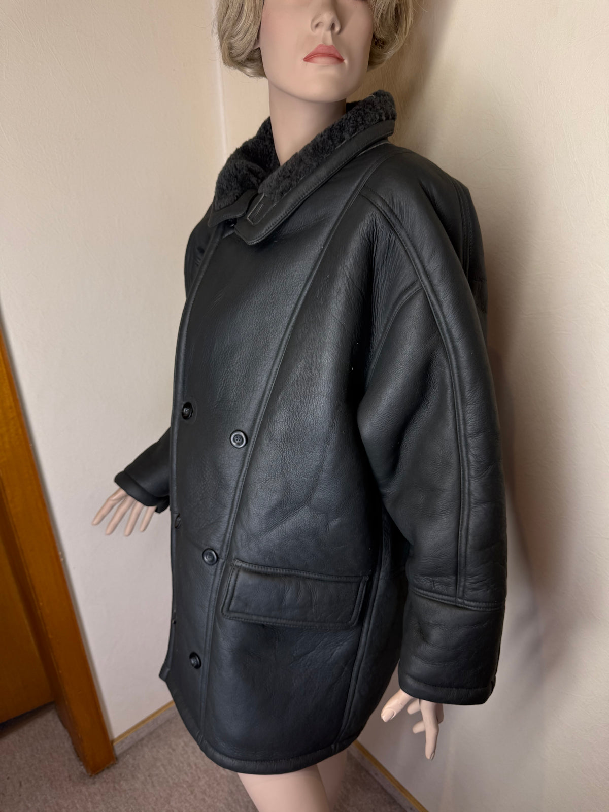 Vintage Herren Lammfellmantel Schwarz – R&A Echtleder Shearling
