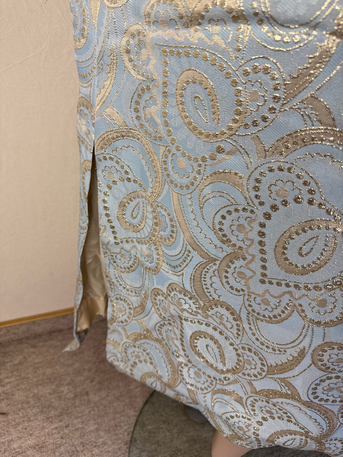 Vintage 60er/70er Maxikleid Hellblau Gold – Paisley Brokat Abendkleid