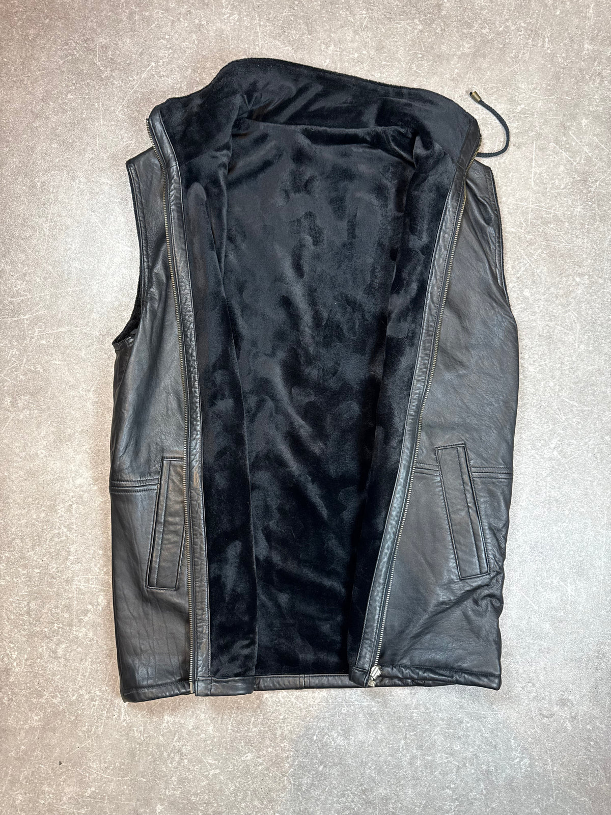 Vintage Herren Lederweste Schwarz – Echtleder gefüttert mit hohem Kragen