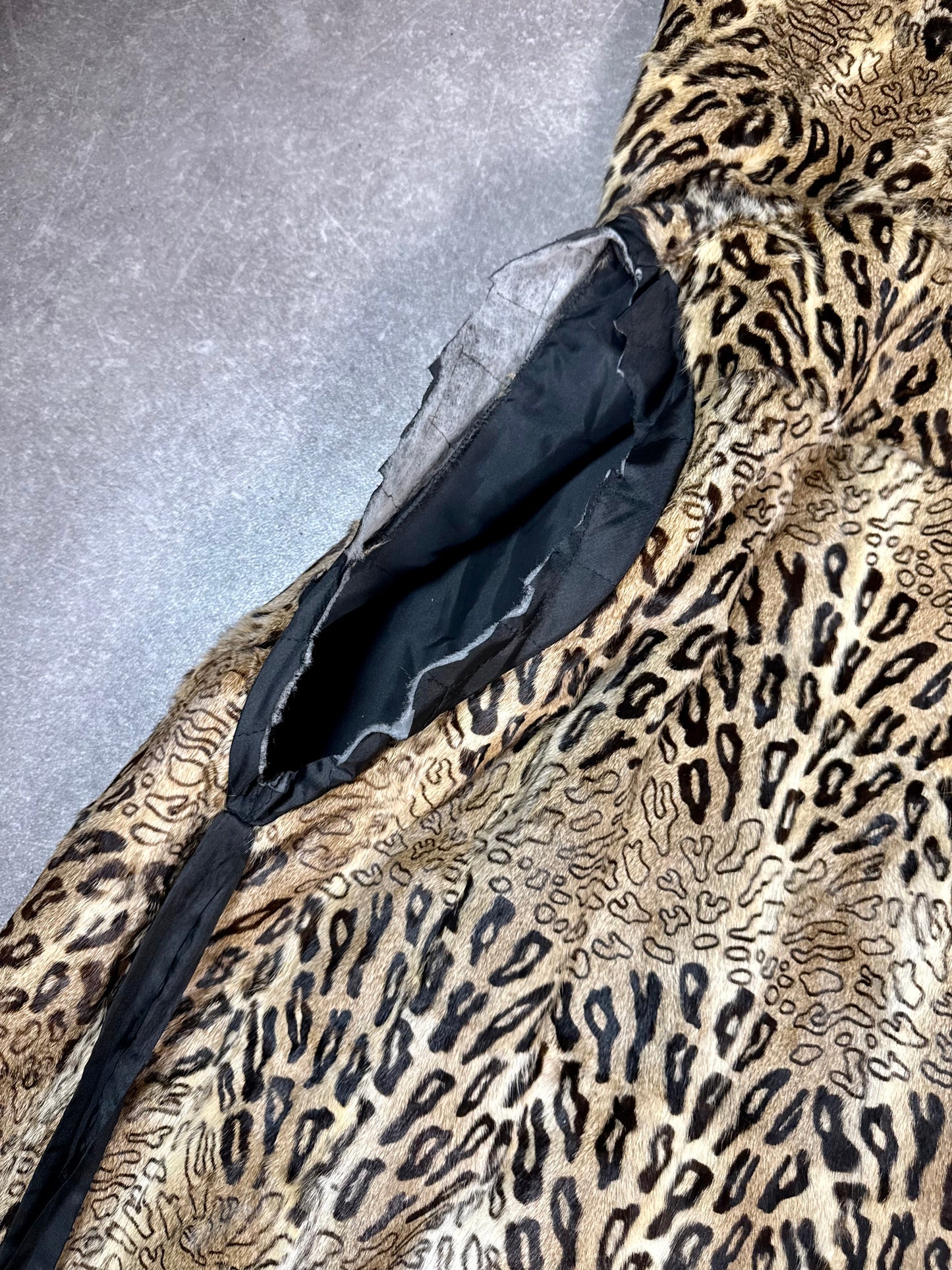 Vintage Pelzcape mit Kapuze – Leopardenmuster – Echtes Fell – Unikat