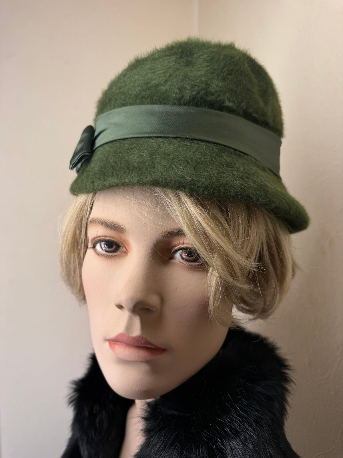 Vintage Damenhut Olivgrün – Haarfilz Hut mit Schleifenband Retro