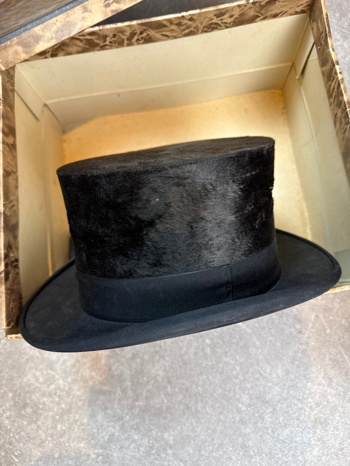 Antiker Seidenzylinder Reine Handarbeit Herren Top Hat mit Original Hutschachtel