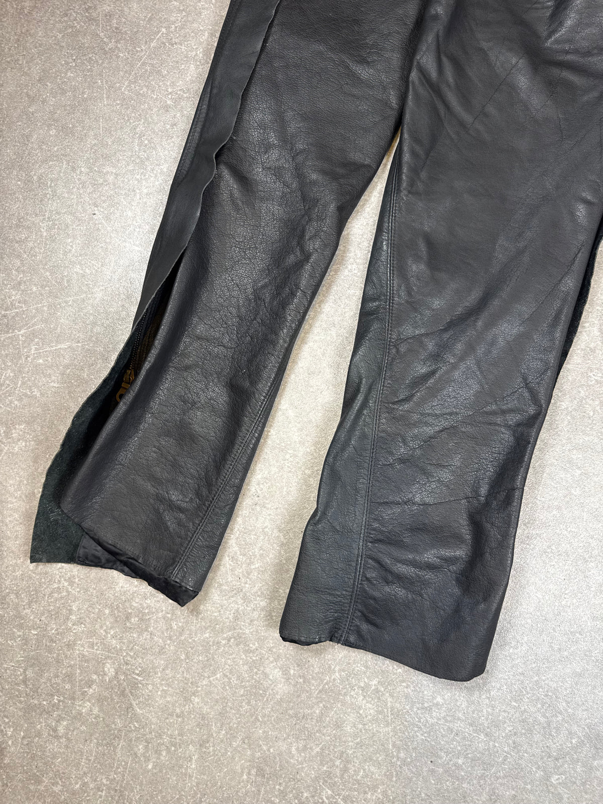 Vintage Biker Lederhose Schwarz – Echtleder Motorrad Hose mit Gürtel