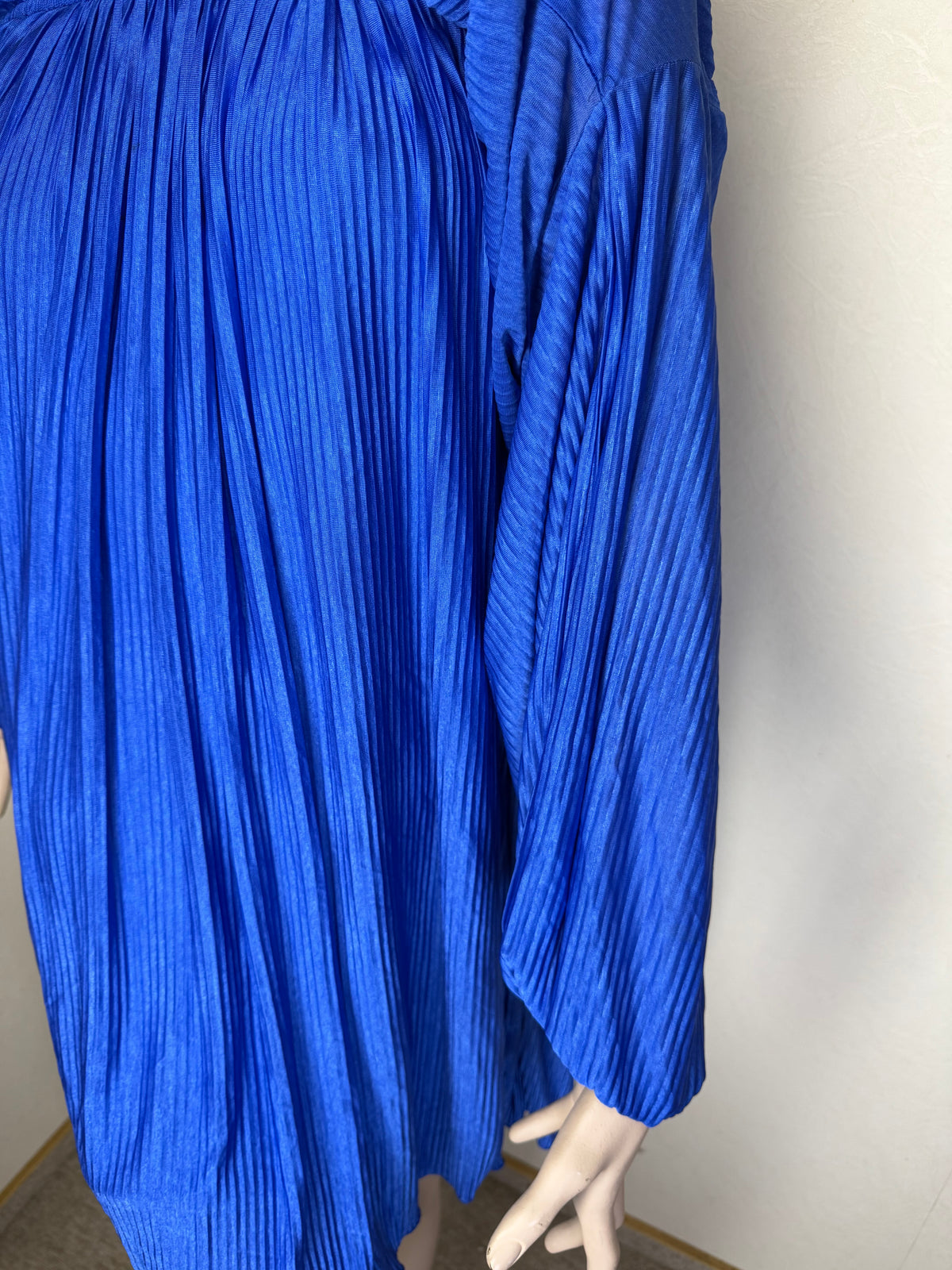 Vintage Plisseekleid Kobaltblau – Langarm Kleid mit Spitze