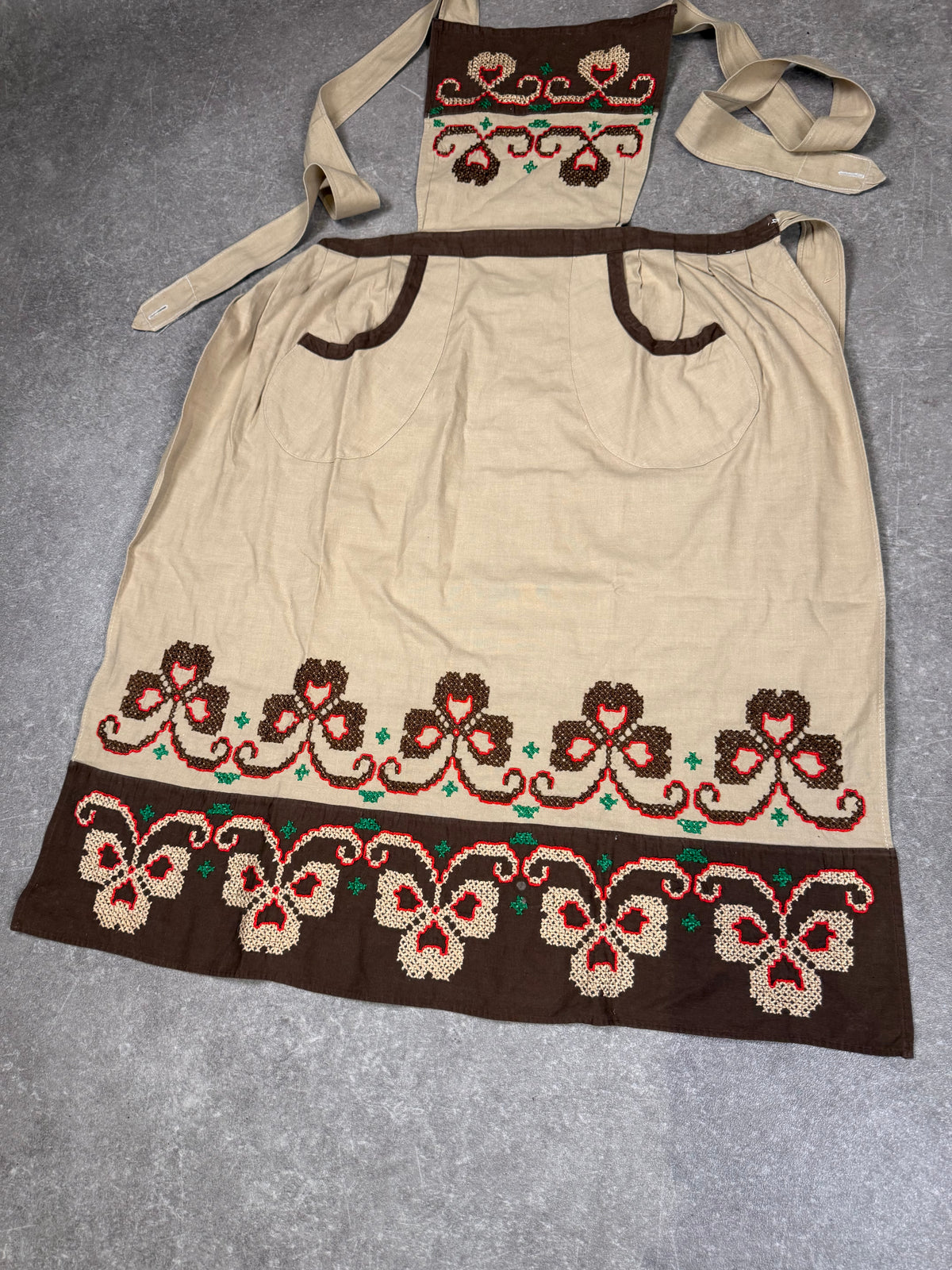 Vintage Latzschürze Damen Creme Braun Bestickt Retro Trägerschürze