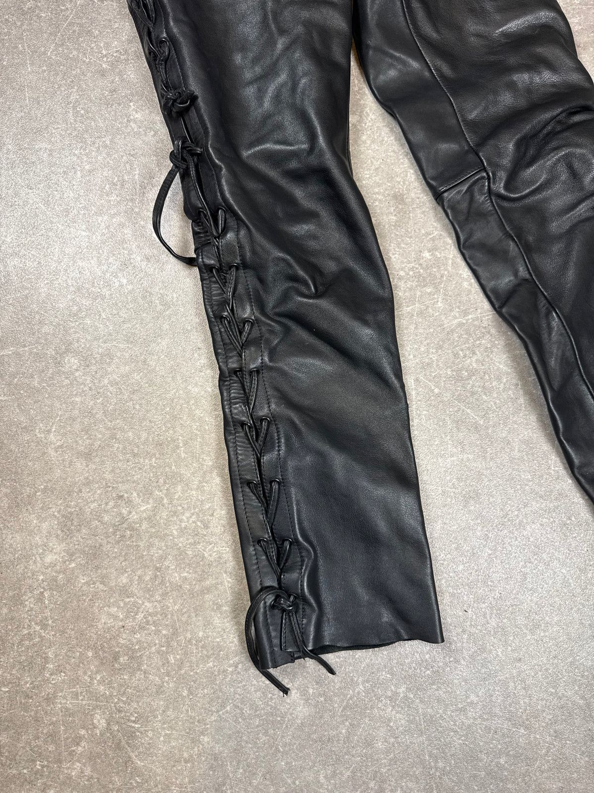 Vintage Lederhose Schwarz Gr. 42 – Echtleder Biker Schnürhose