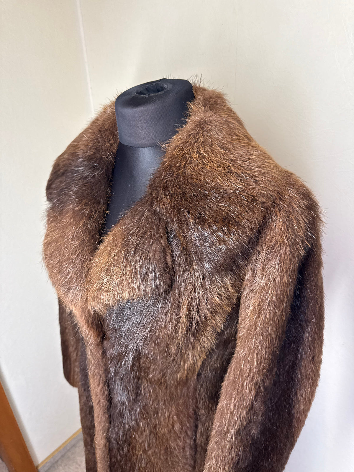 Vintage Nutria Pelzmantel Damen Braun – Echter Pelz Langmantel 115 cm