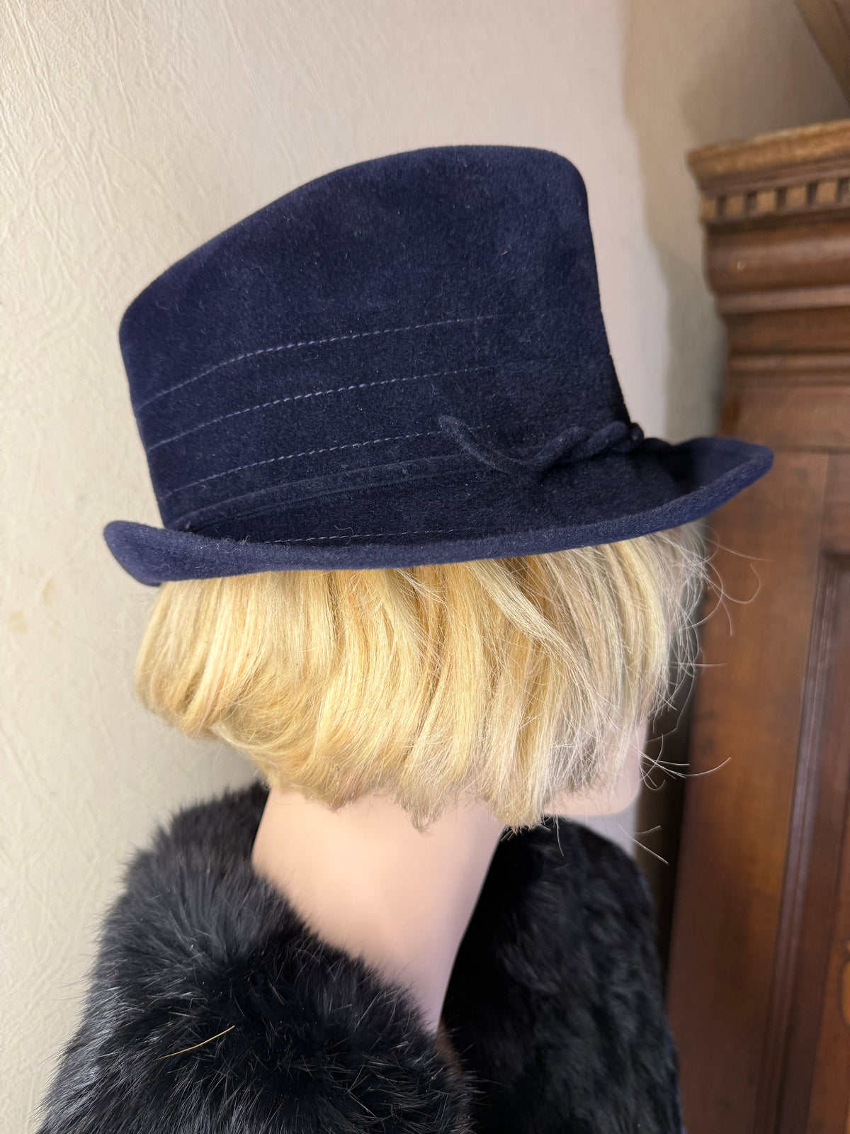 Vintage Filzhut Dunkelblau – Klassischer Navy Hut Retro
