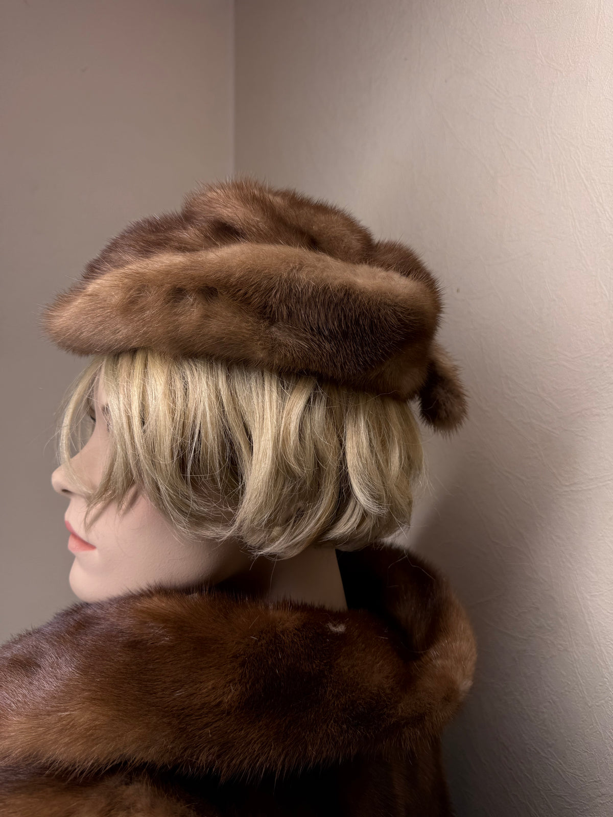 Vintage Nerz Mütze Echtpelz Braun Damen Hut mit Nerzschwanz Winter Pelzmütze Elegant