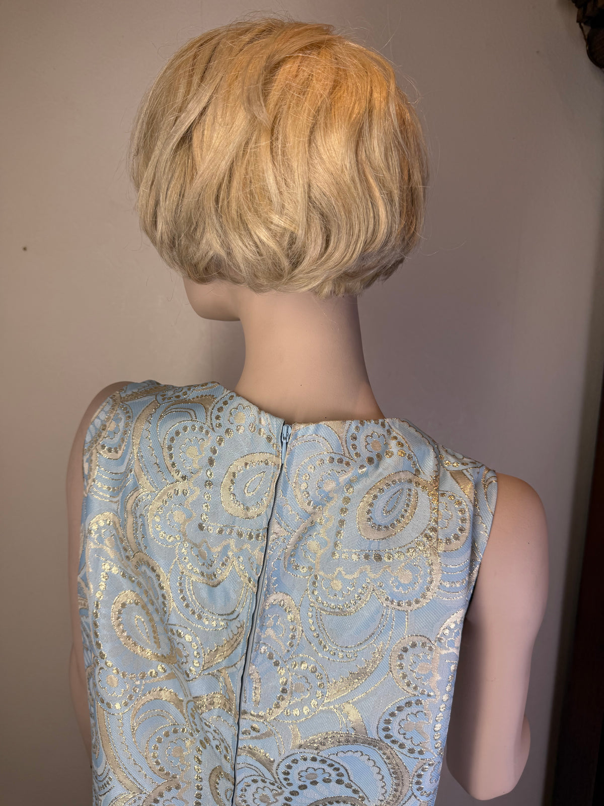 Vintage 60er/70er Maxikleid Hellblau Gold – Paisley Brokat Abendkleid