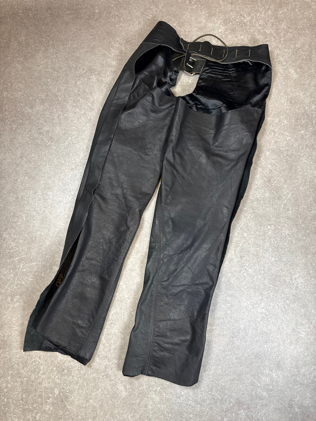 Vintage Biker Lederhose Schwarz – Echtleder Motorrad Hose mit Gürtel