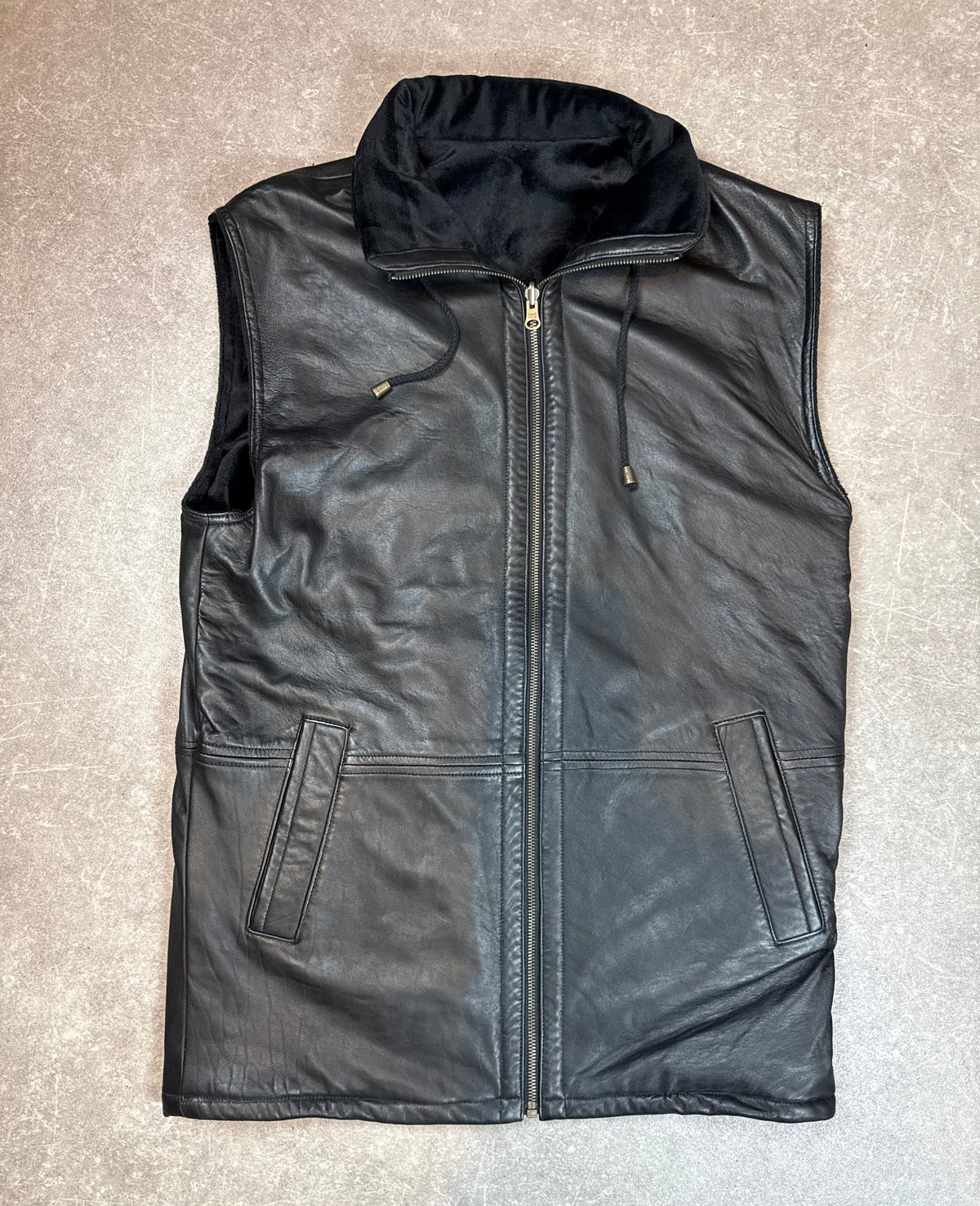 Vintage Herren Lederweste Schwarz – Echtleder gefüttert mit hohem Kragen