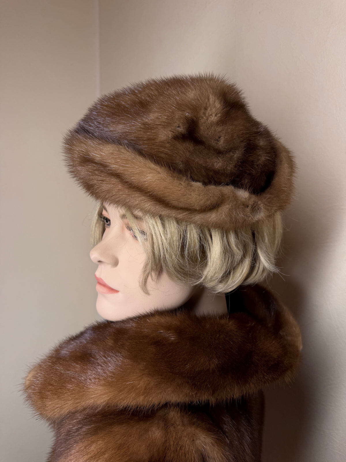 Vintage Nerz Mütze Echtpelz Braun Damen Hut mit Nerzschwanz Winter Pelzmütze Elegant